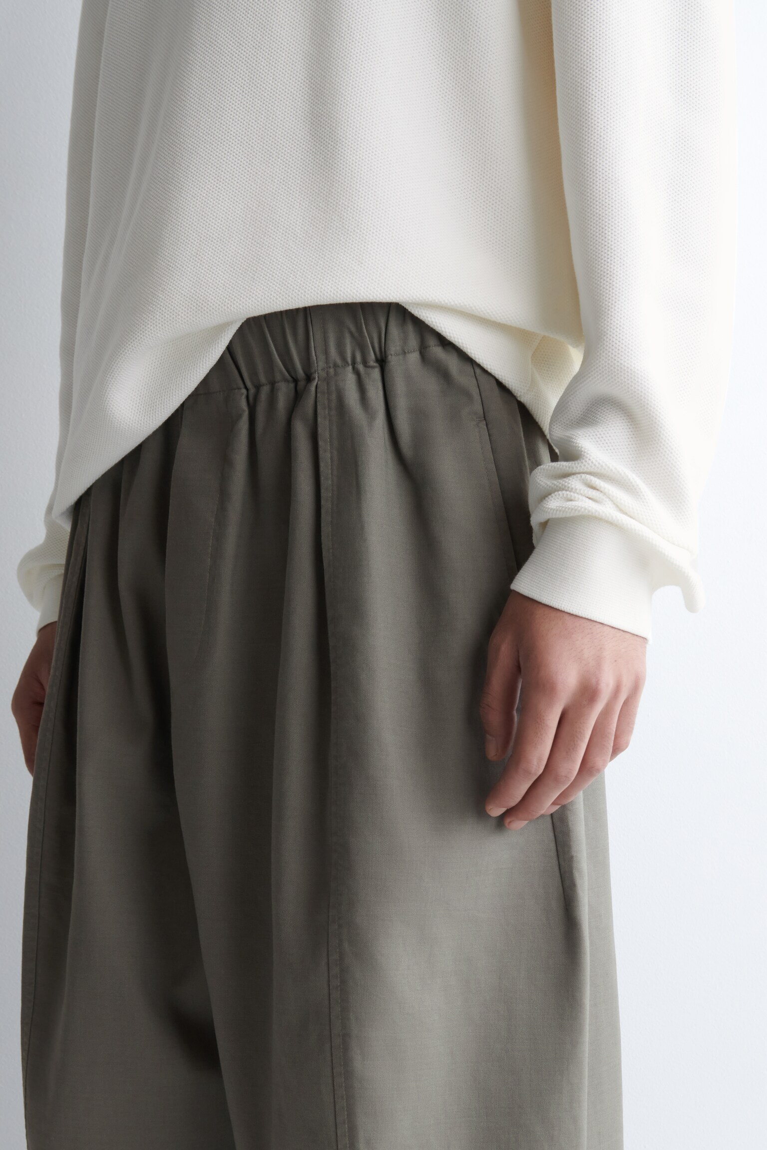 PANTALÓN BARREL-LEG TOBILLERO DE ALGODÓN - GRIS/BEIGE/NEGRO - 6