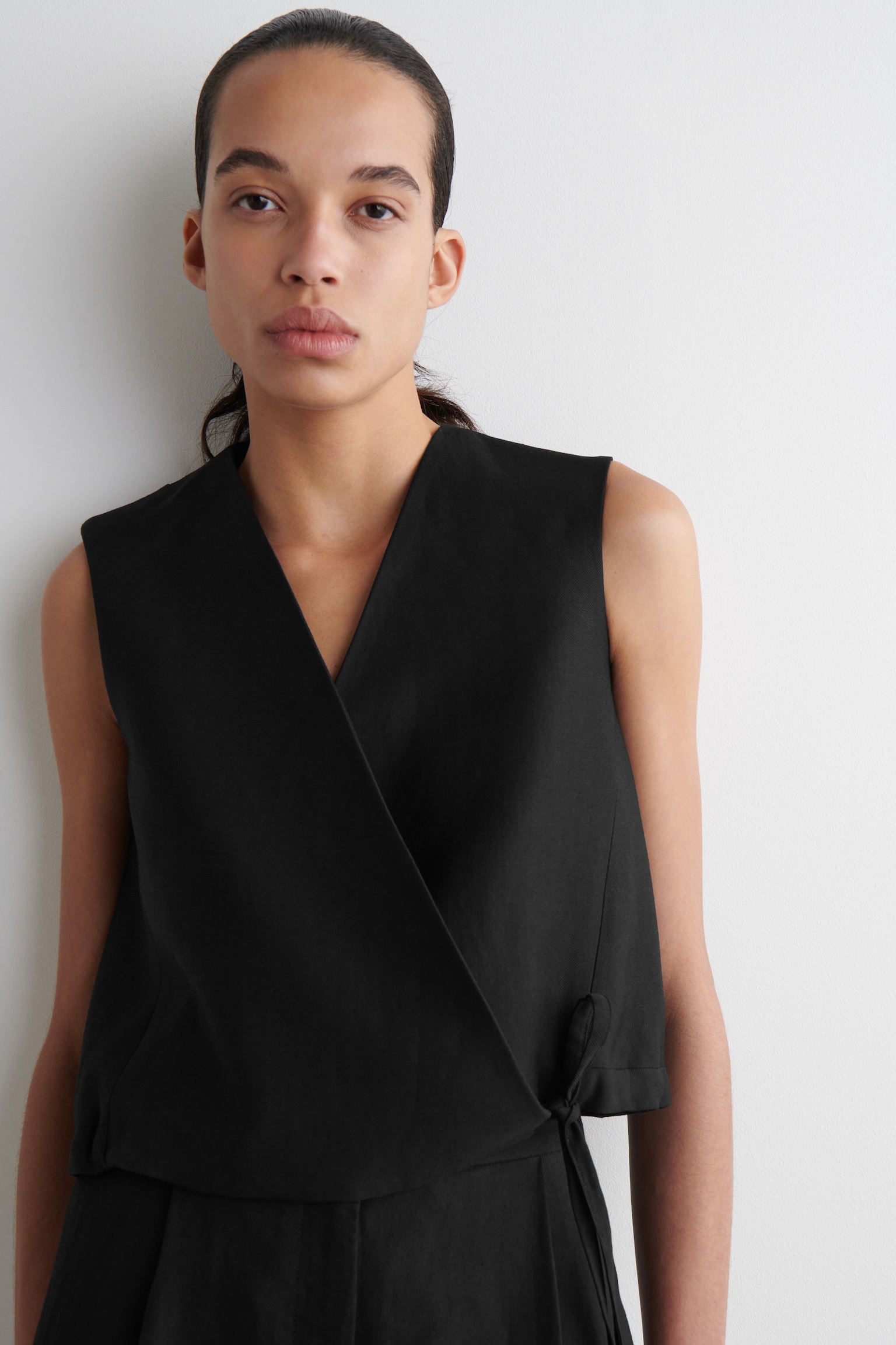 GILET A PORTAFOGLIO IN MISTO LINO CON LACCI - NERO/BIANCO - 4