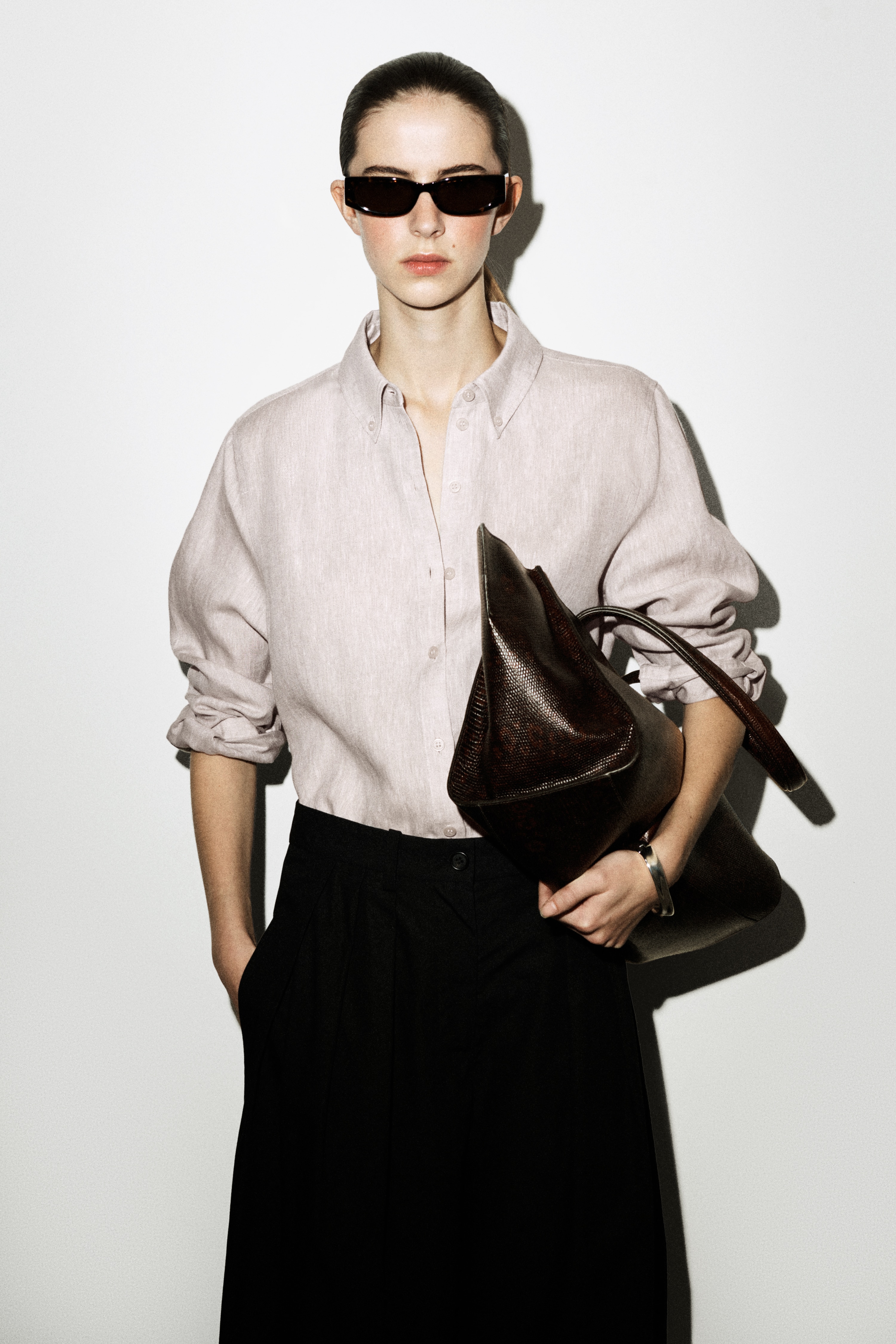 BUTTON-DOWN COLLAR LINEN SHIRT
