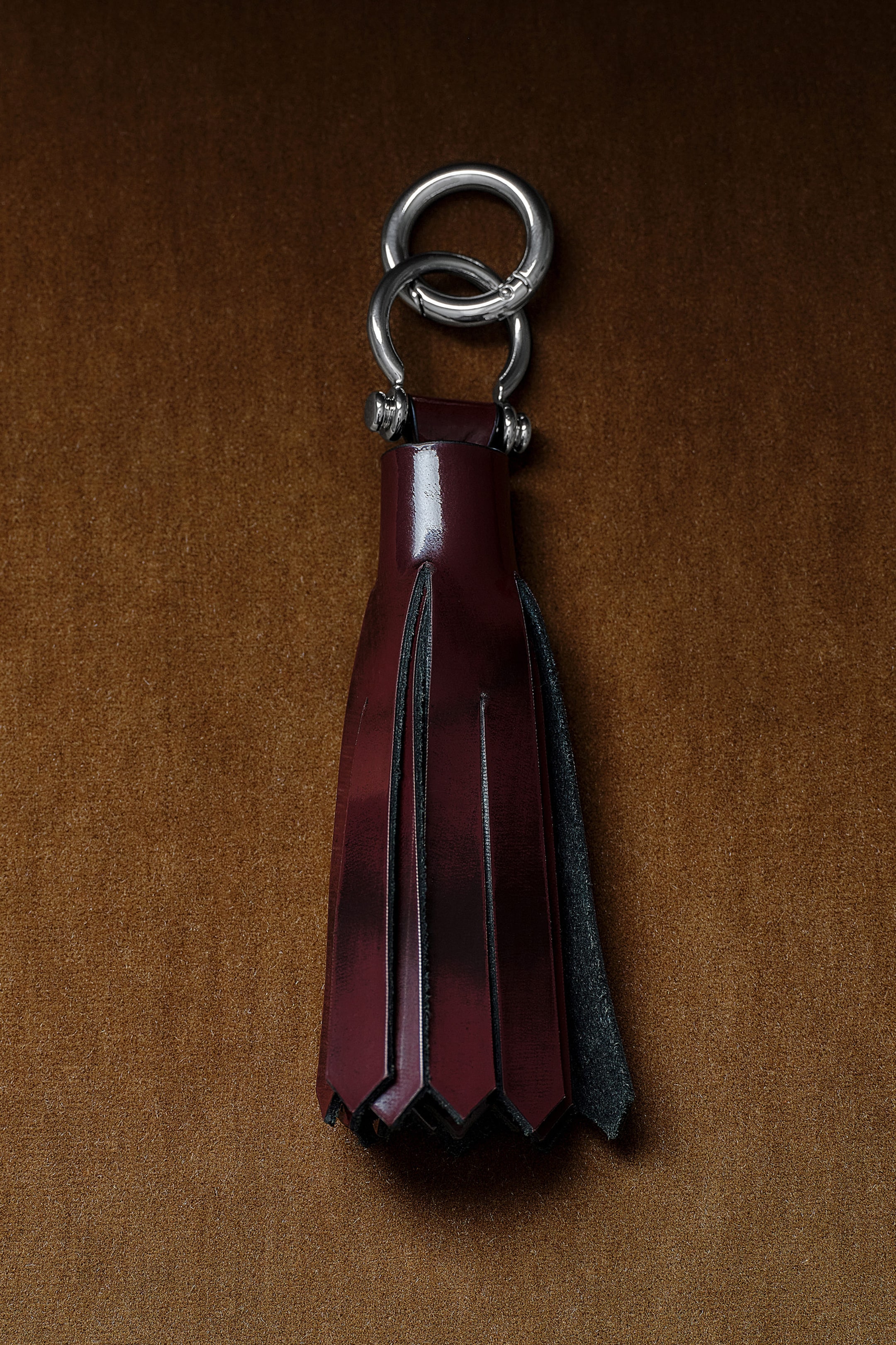 TASSELED LEATHER KEYRING