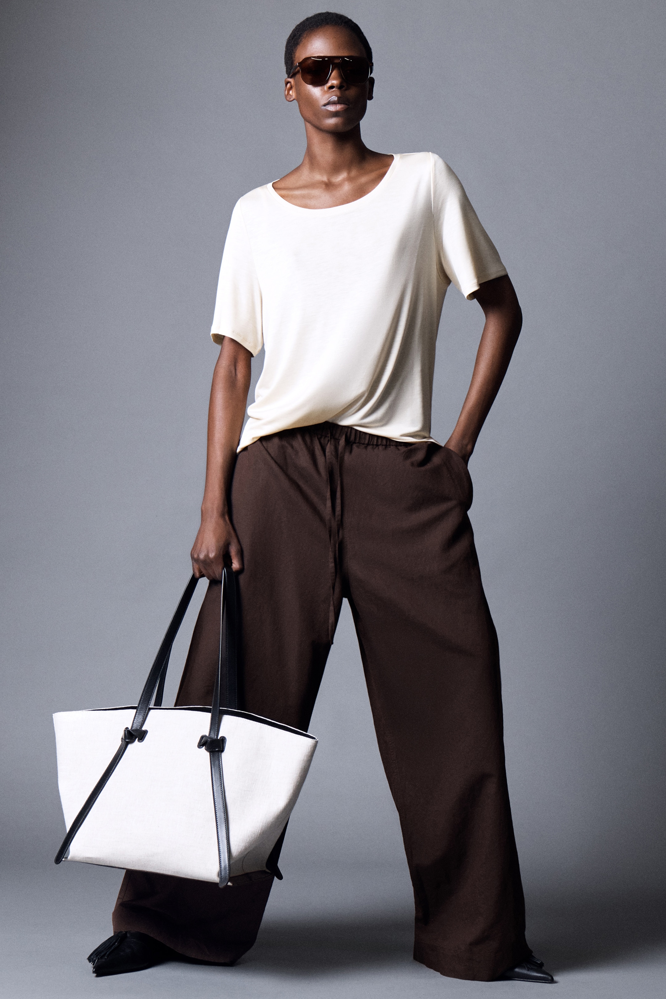 View larger image: RELAXED SCOOP-NECK T-SHIRT - LIGHT BEIGE - Ladies | H&M GB 6