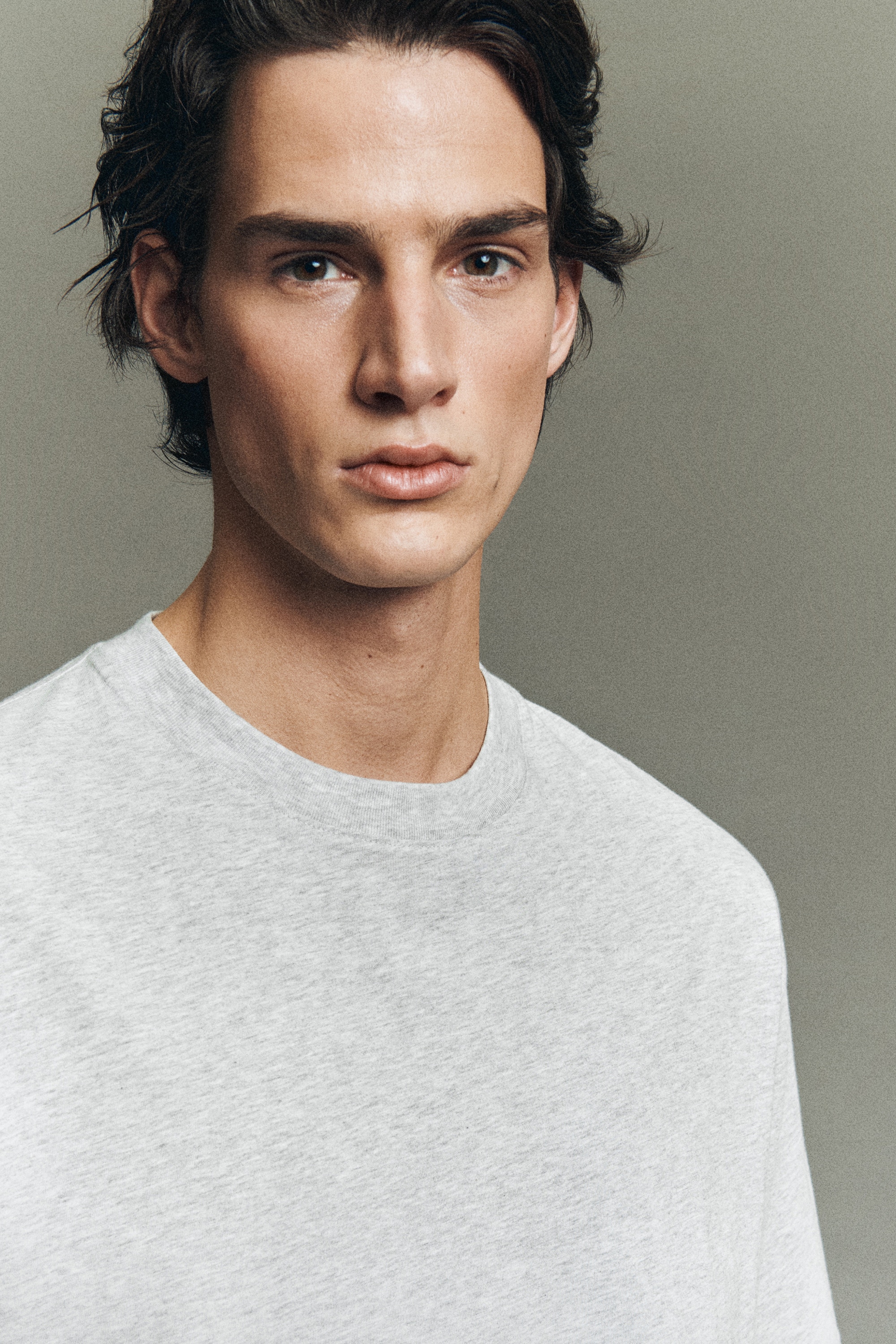 T-SHIRT IN COTONE LEGGERO CON TAGLIO RILASSATO