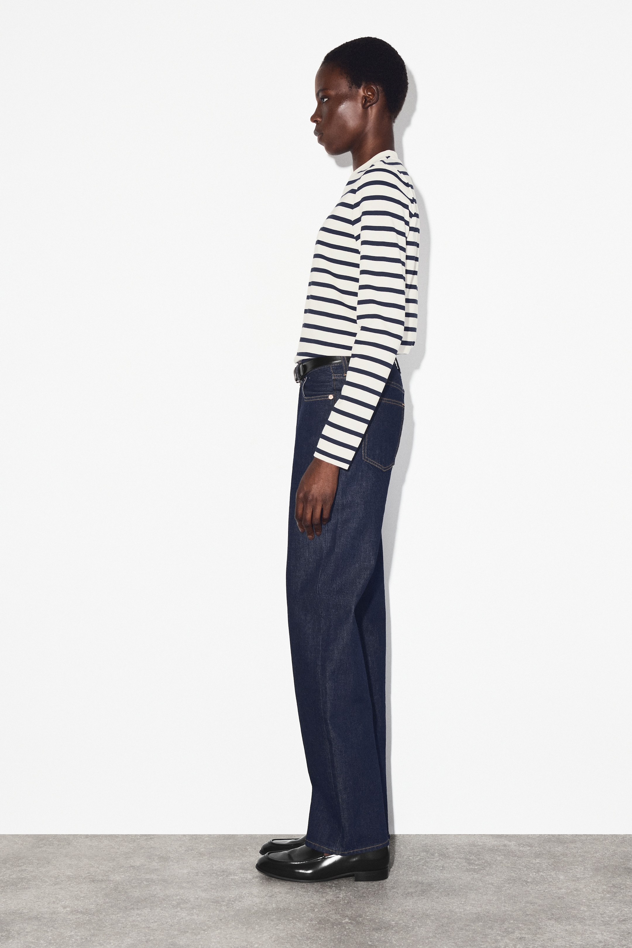 Vezi imaginea mai mare: TRICOU CU MÂNECI LUNGI, TĂIETURĂ CLASICĂ - BLEUMARIN / CU DUNGI - FEMEI | H&M RO 3