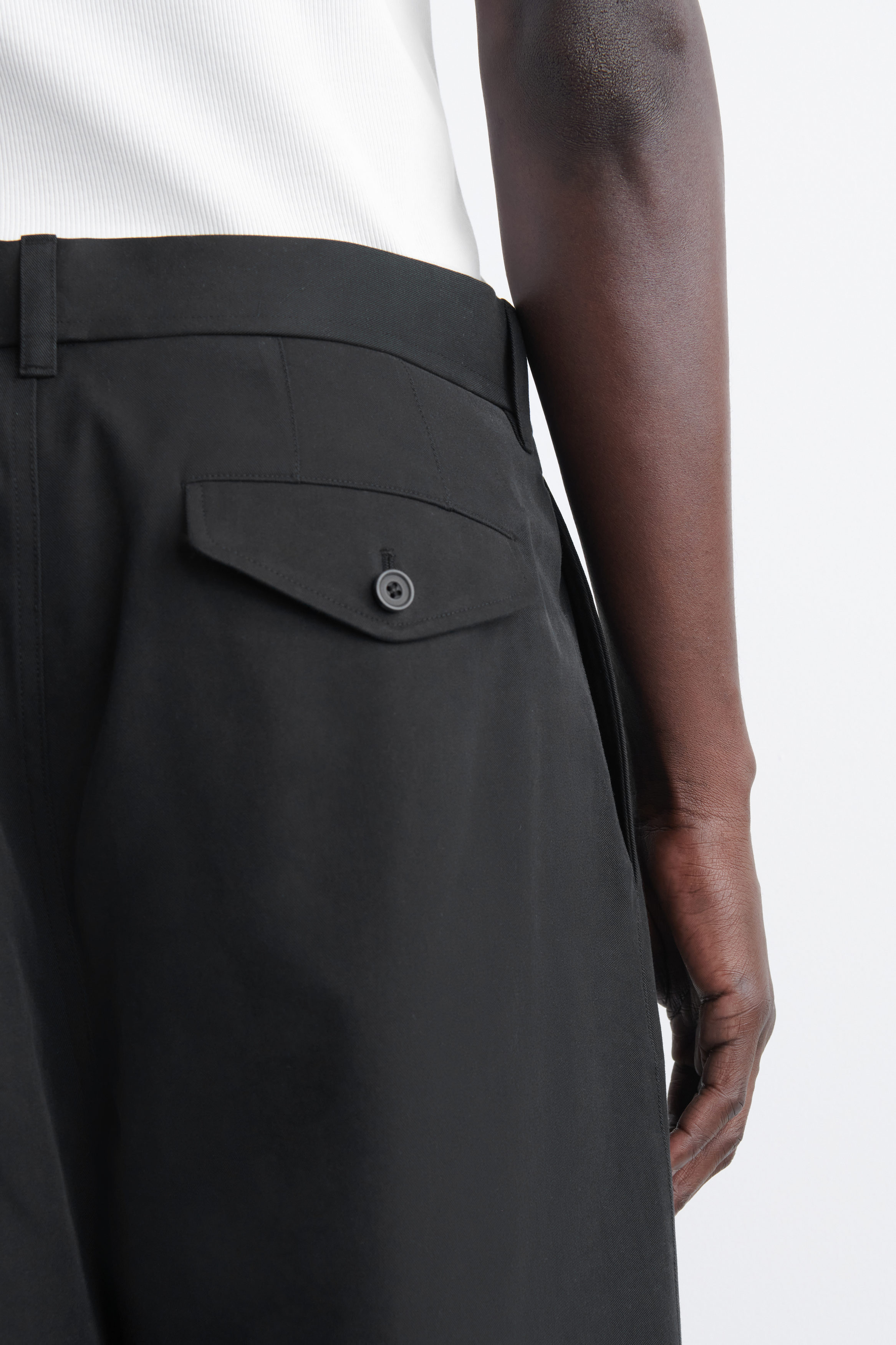 COTTON WIDE-LEG CHINOS - BLACK | COS NO