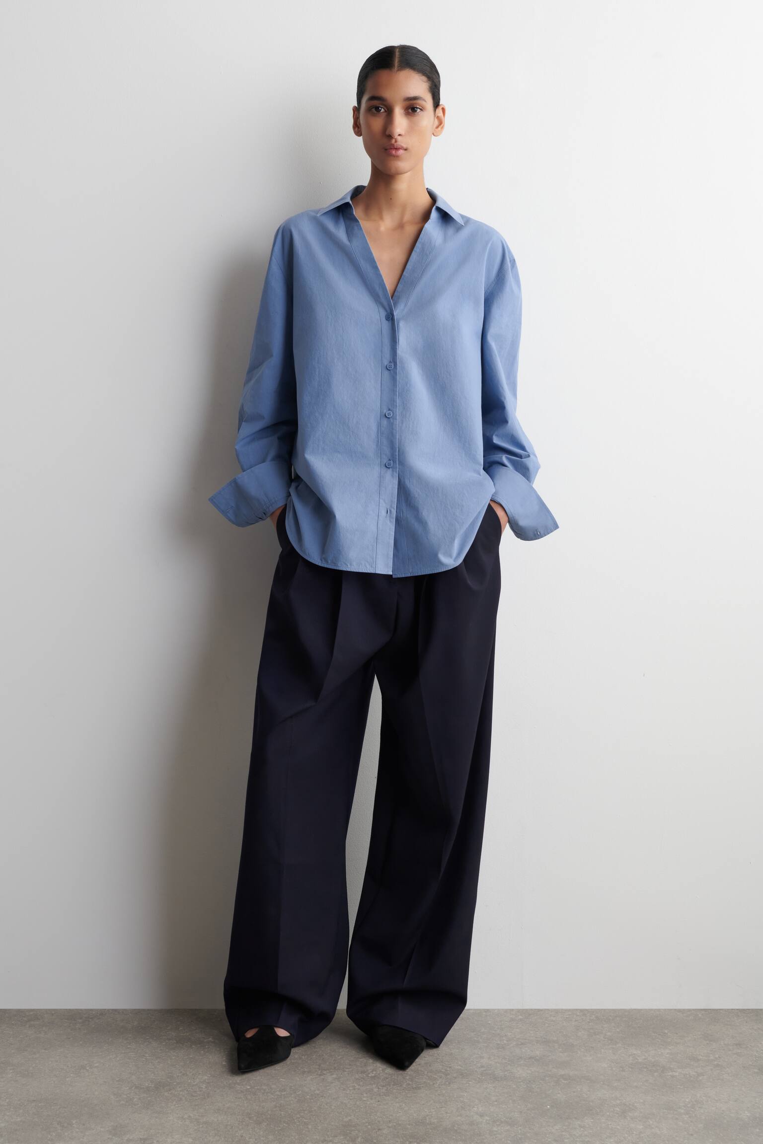 CAMASĂ DIN POPLIN DE BUMBAC CU GULER DESCHIS - ALBASTRU/BEJ / CU DUNGI - 6