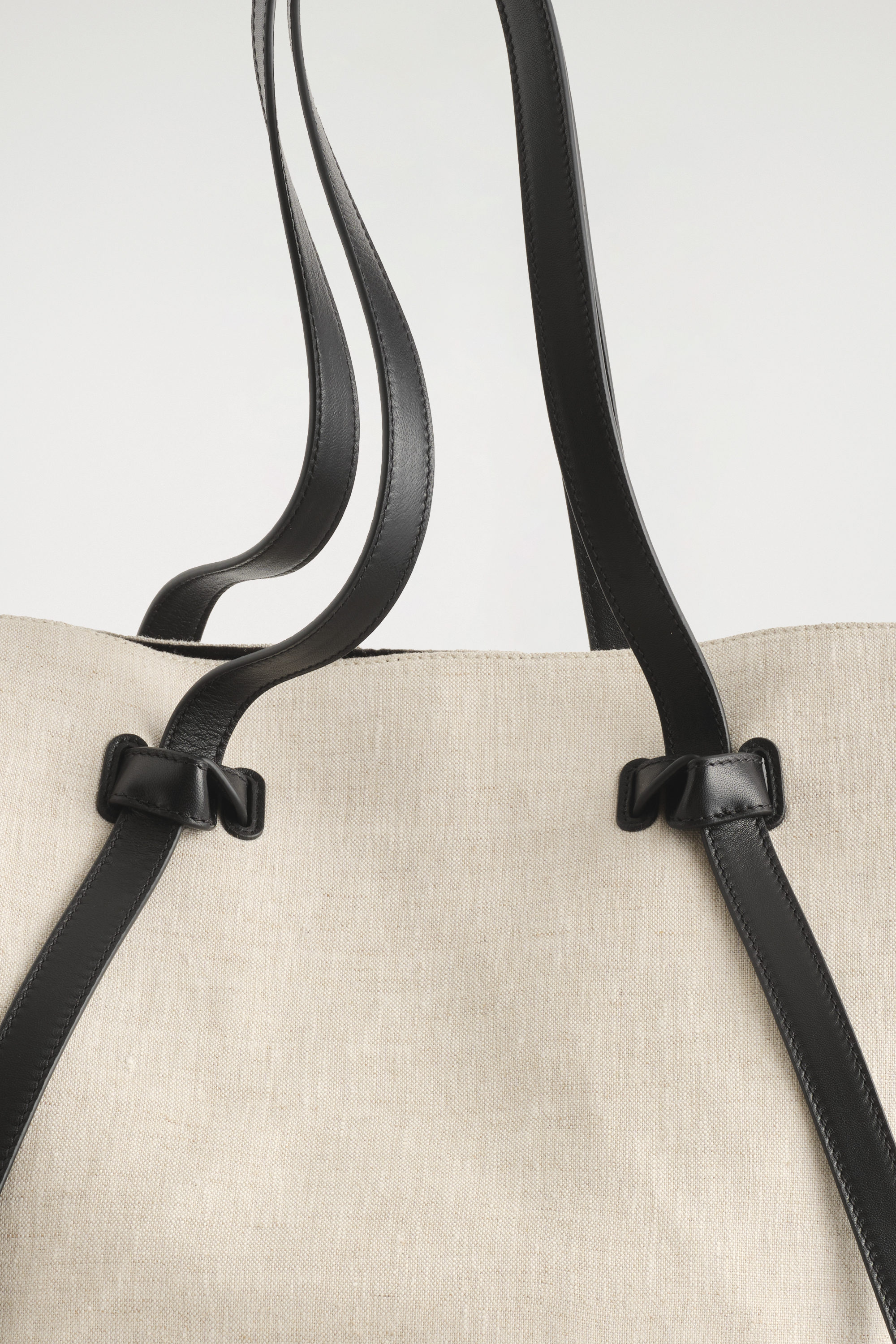 COS バッグ　PINCH TOTE BAG - LINEN PINCH TOTE BAG - LINEN - BEIGE | COS US