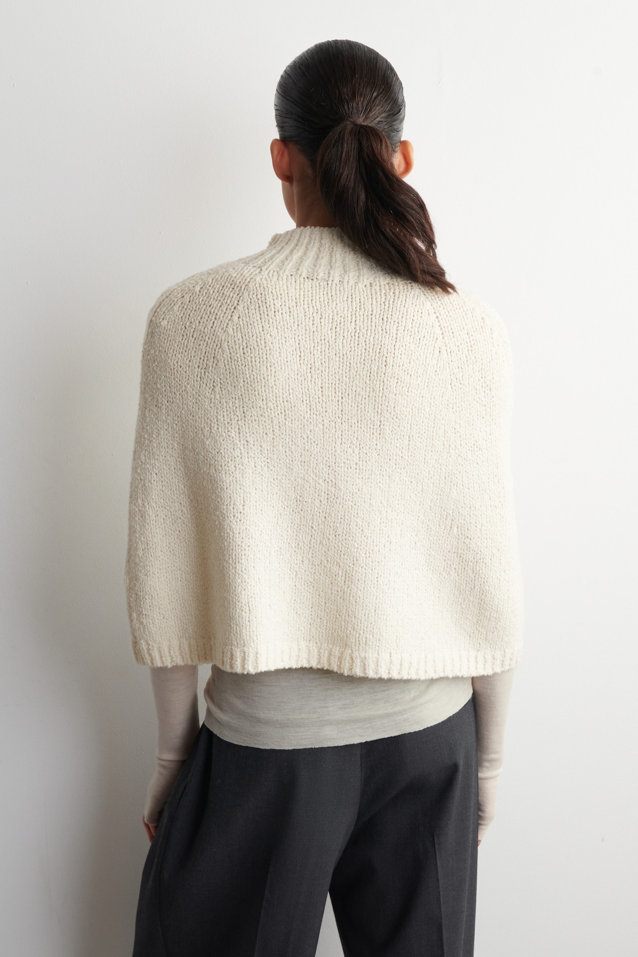 MERINO-CASHMERE CAPE — CREAM