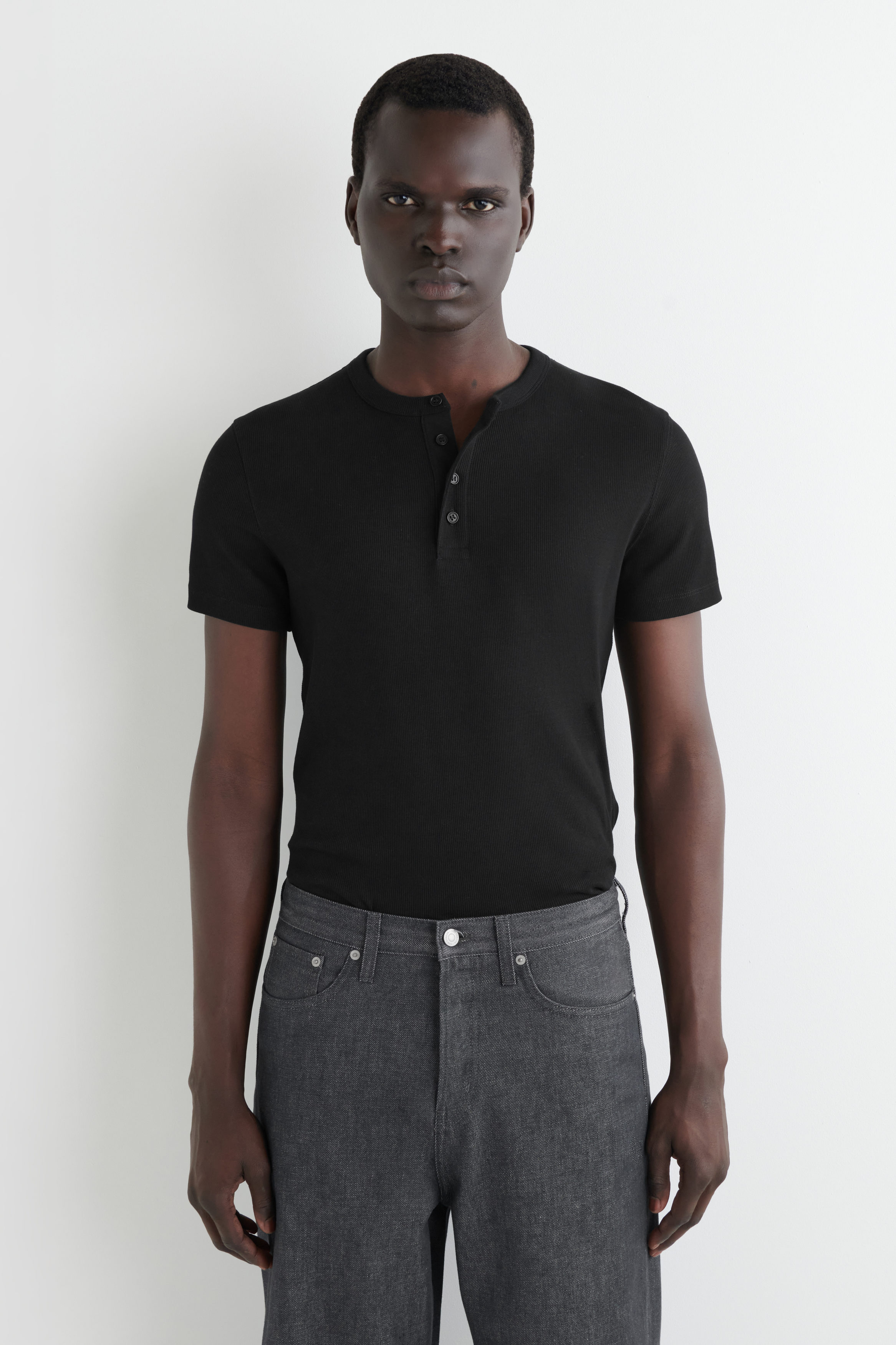 【新品】m.u RIB 2WAY Henley neck L/S T　BLACK SLIM-FIT RIBBED HENLEY T-SHIRT - BLACK | COS US