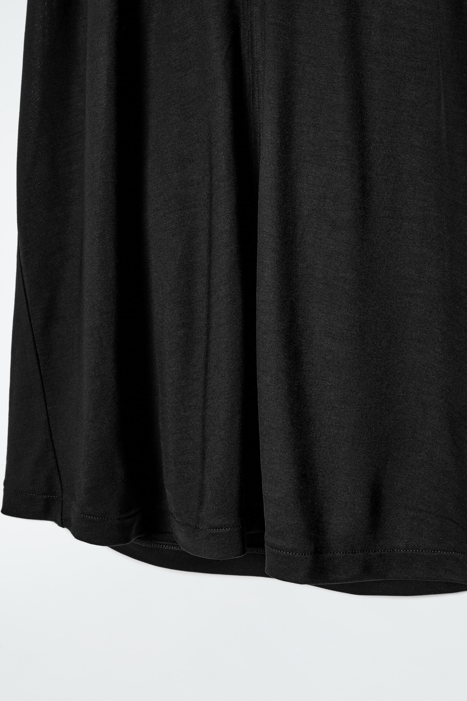 TOP DRAPEADO CON CUELLO DE PICO - NEGRO/AZUL CLARO - 7
