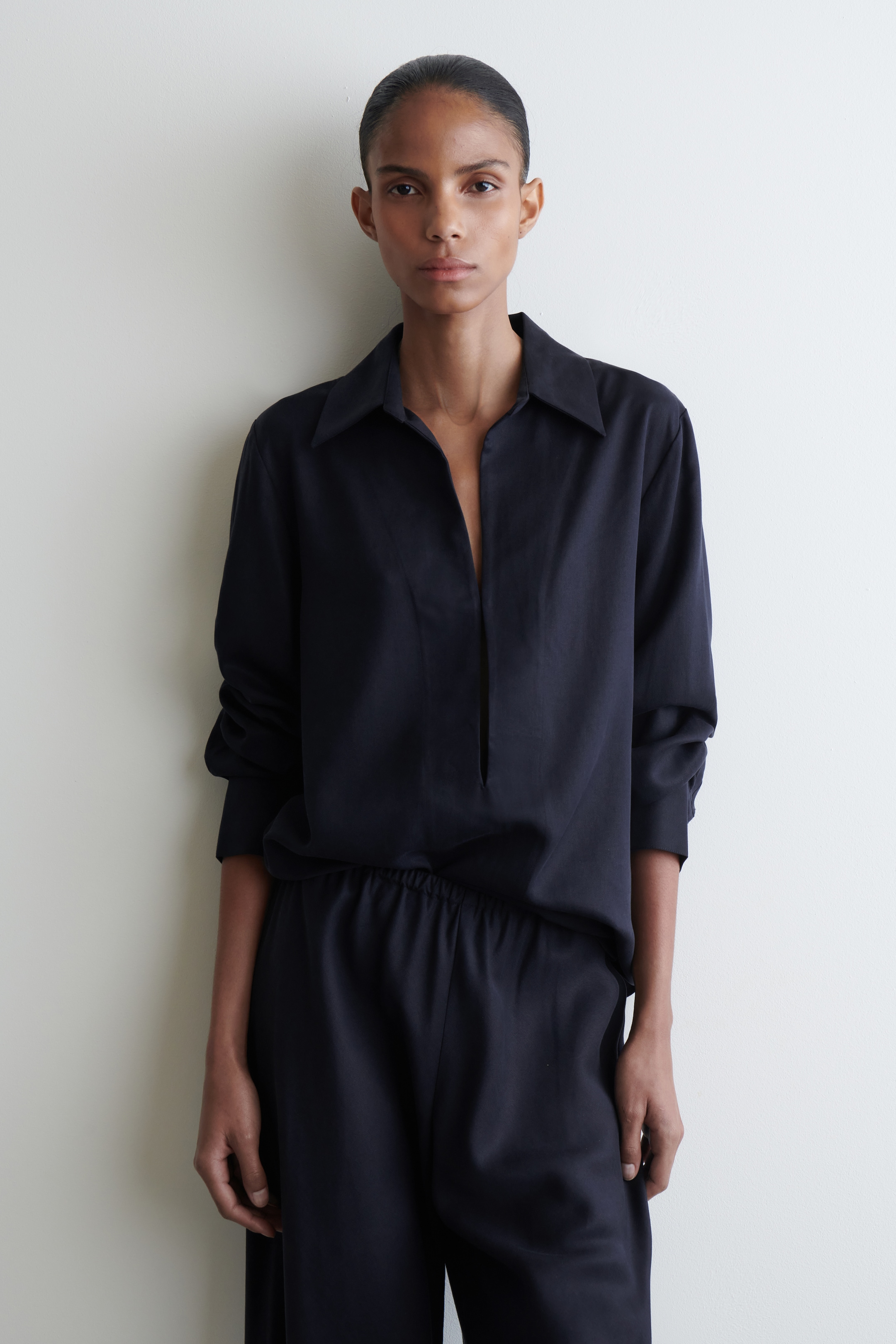 Visualizza immagine più grande: CAMICIA CON COLLETTO APERTO - BLU NAVY - DONNA | H&M IT 1
