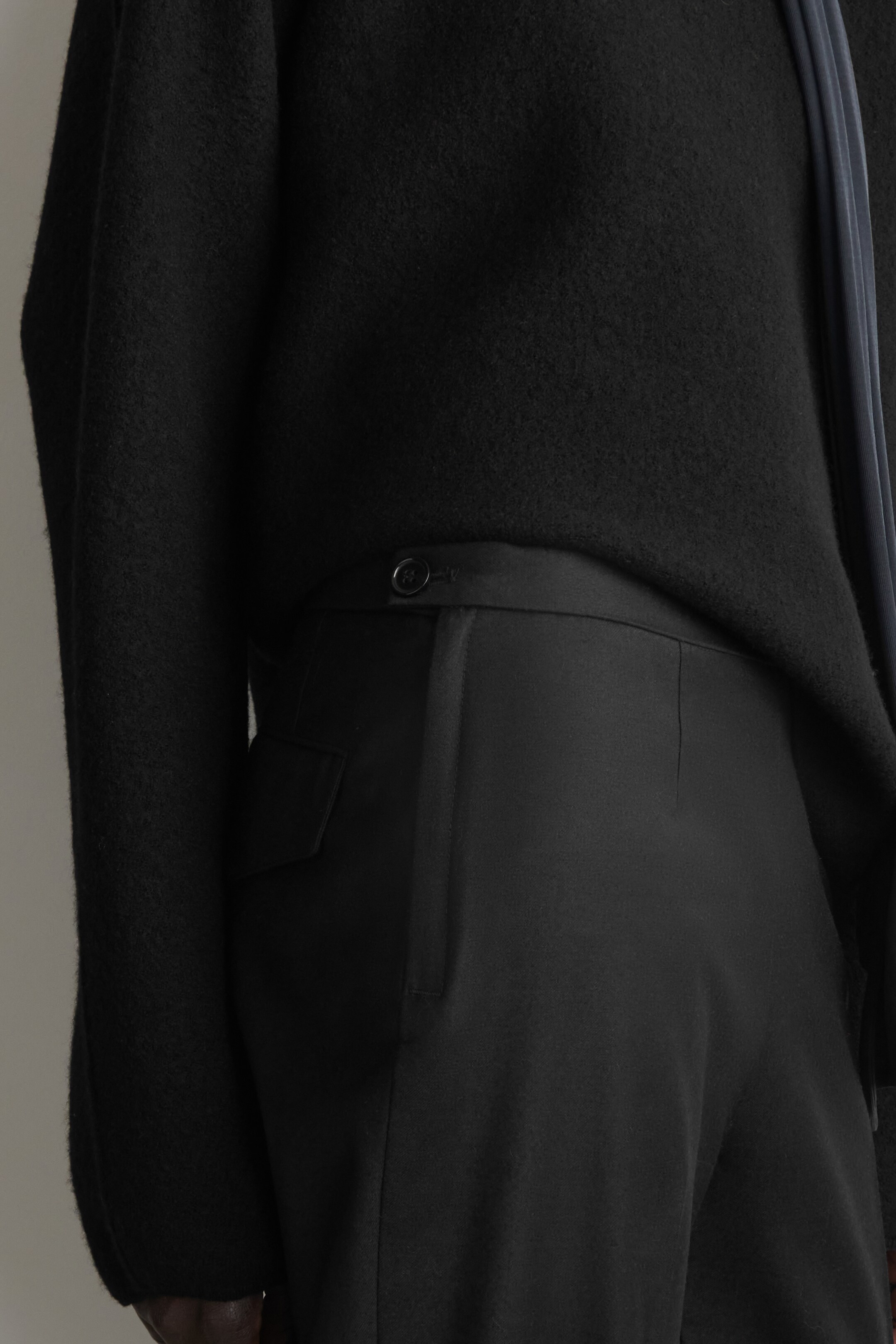 Visualizza immagine più grande: PANTALONI IN FLANELLA DI LANA A GAMBA DRITTA - NERO - DONNA | H&M IT 4