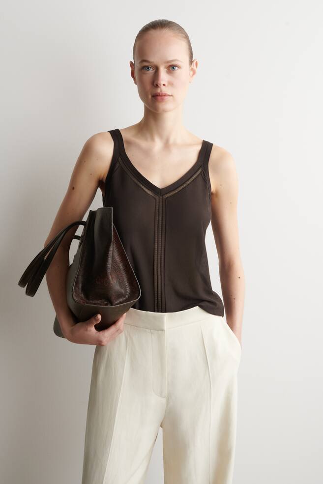 TANKTOP MIT LOCHSTRICKMUSTER - BRAUN - 1