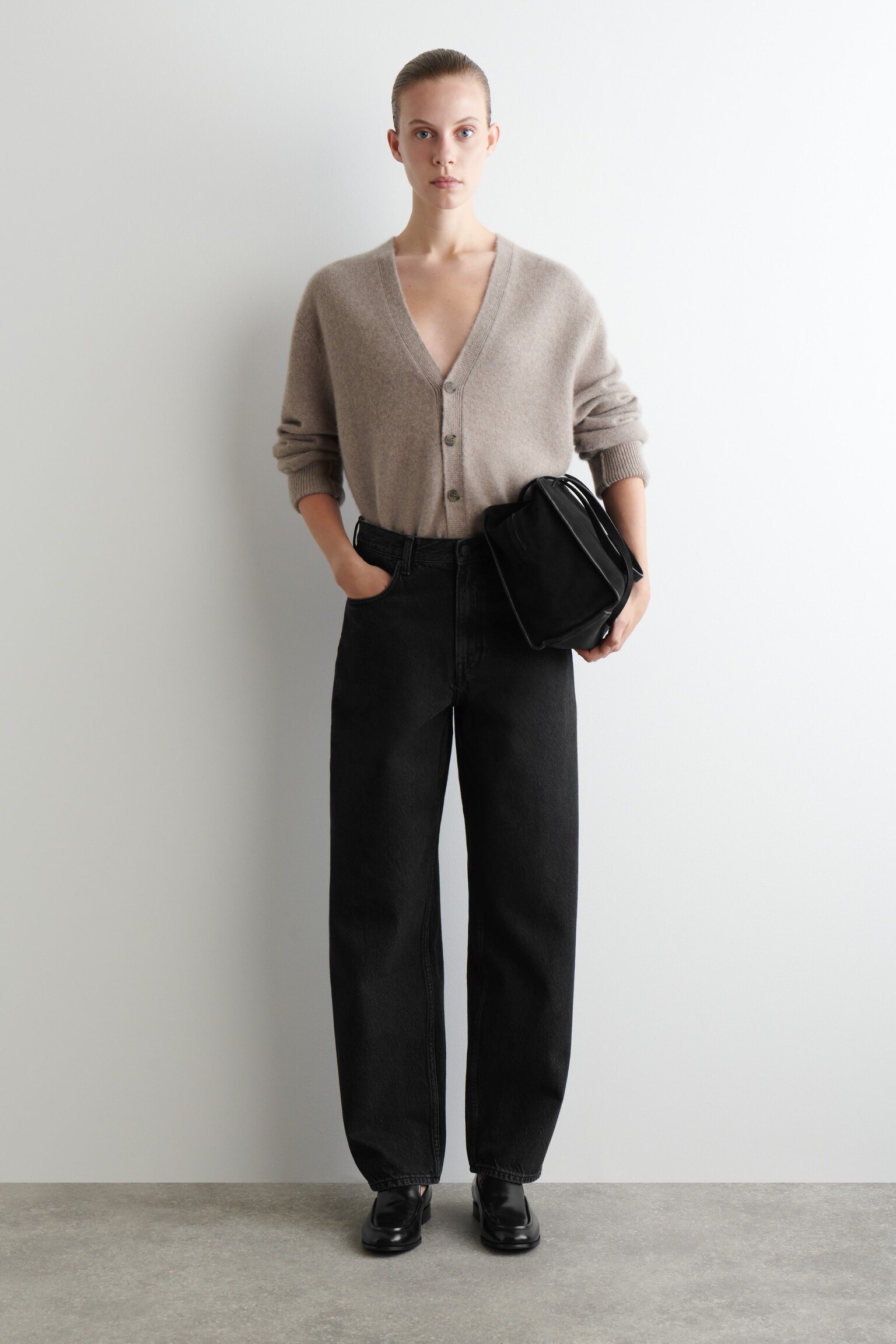 Cos. Rose JEAN BARREL BAY - NOIR | COS FR