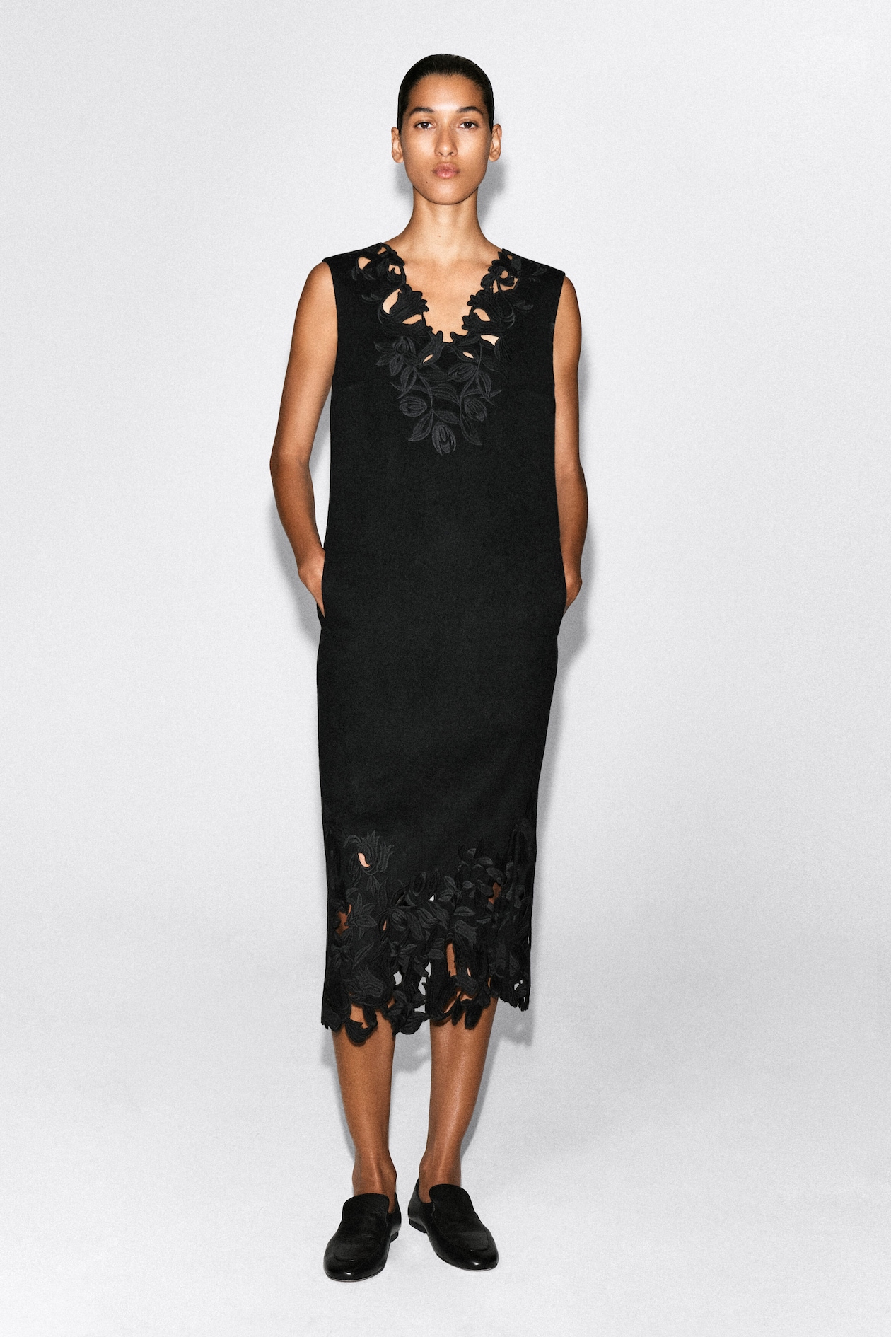 EMBROIDERED DOUBLE-FACED WOOL DRESS — CARBON