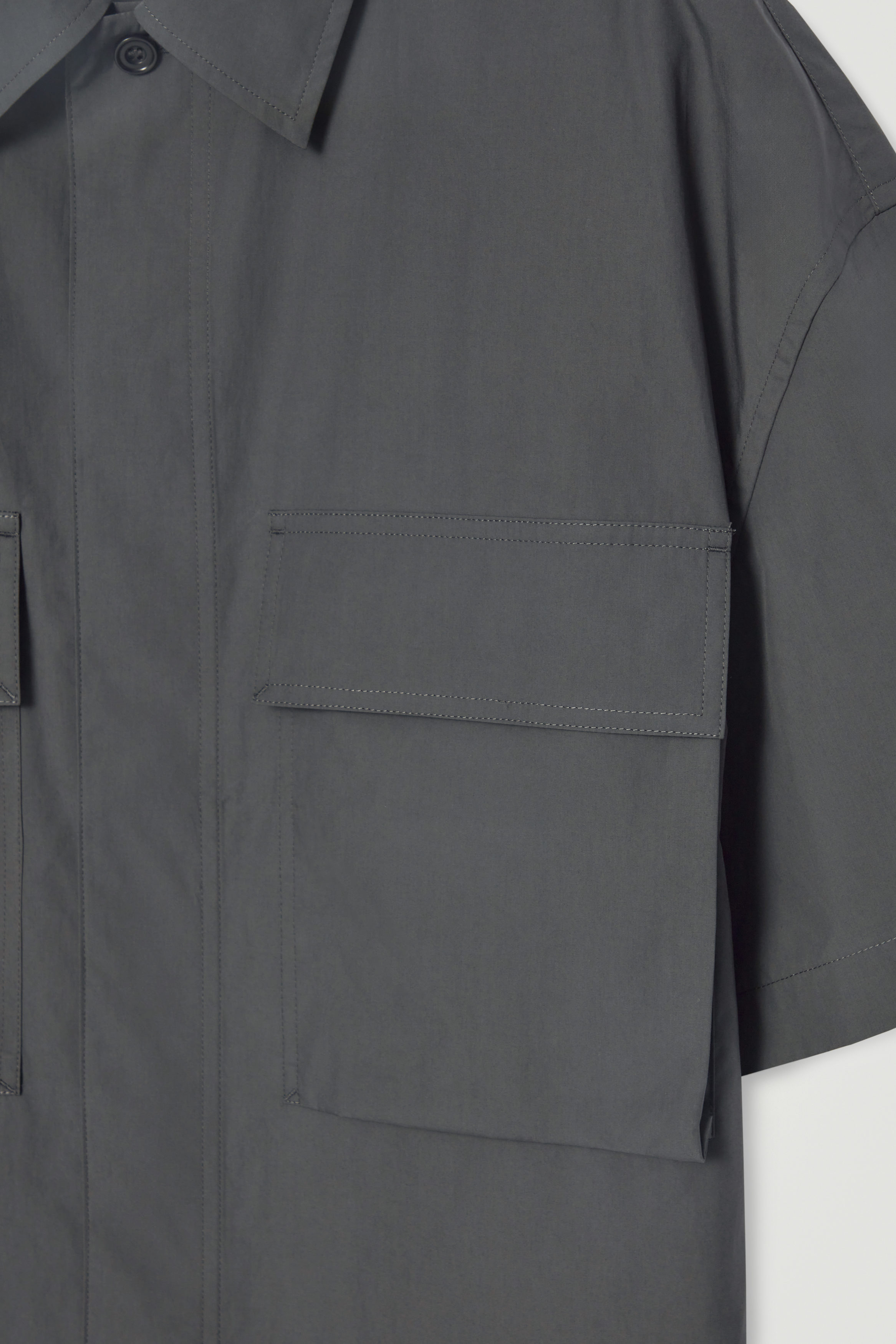 OVERSIZED SHORT-SLEEVED UTILITY SHIRT - DARK GRAY | COS