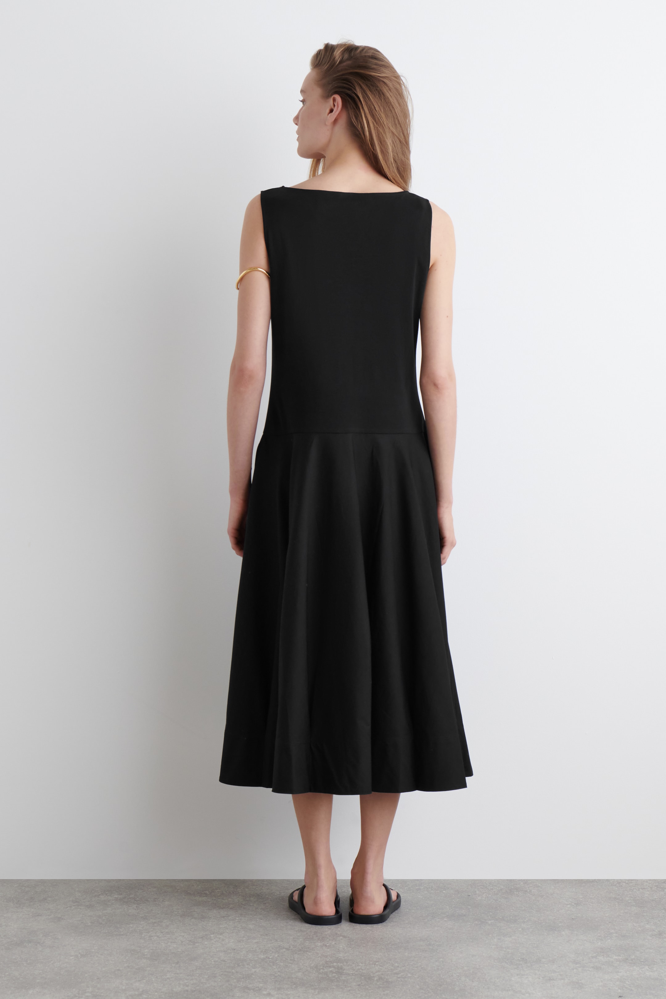 Ver imagen más grande: VESTIDO EVASÉ DE ALGODÓN CON CUELLO BARCO - NEGRO - MUJER | H&M ES 2