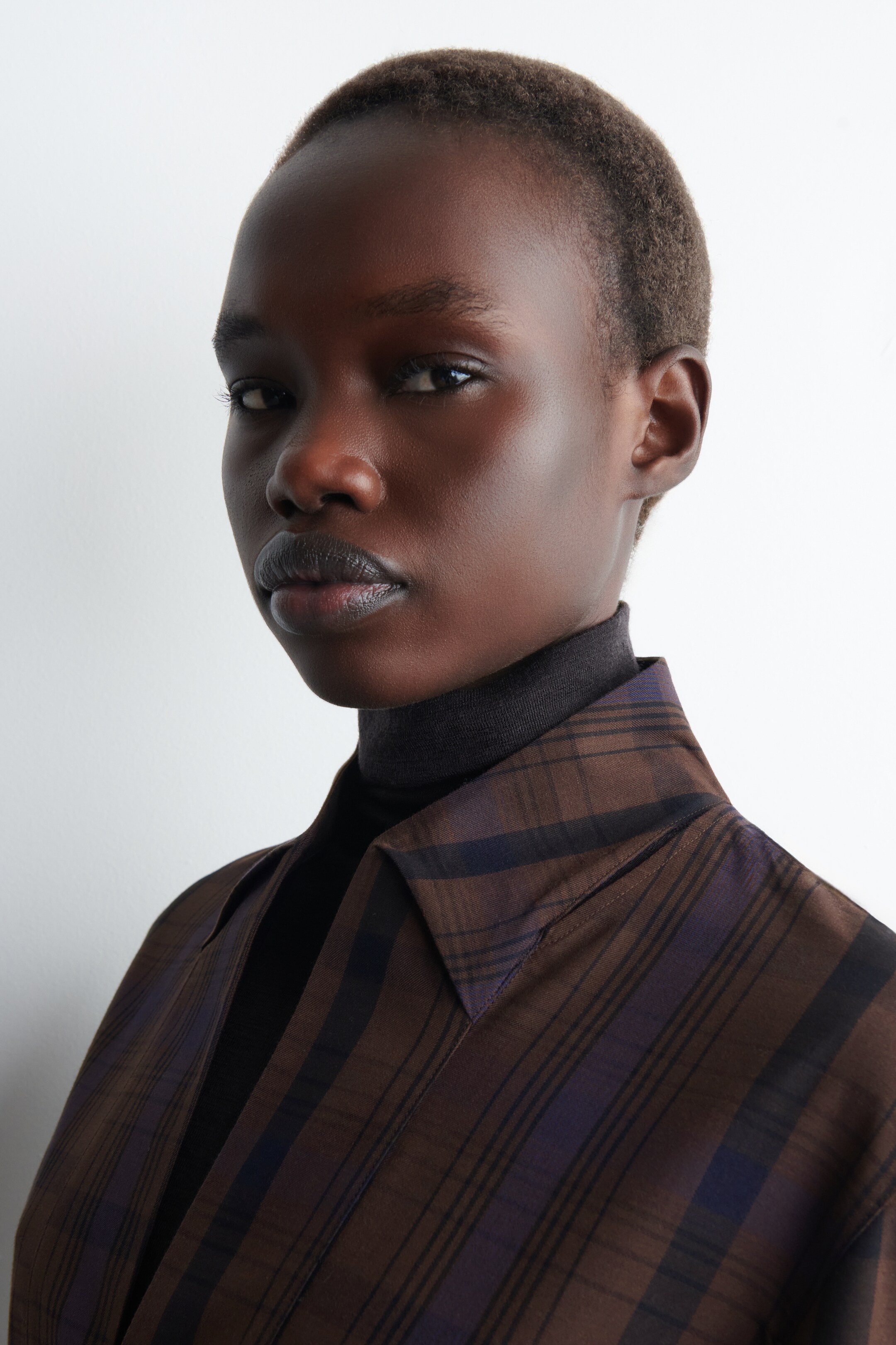 Ver imagen más grande: VESTIDO CAMISERO DE CUADROS EN MEZCLA DE LANA - MARRÓN/A CUADROS - MUJER | H&M ES 3