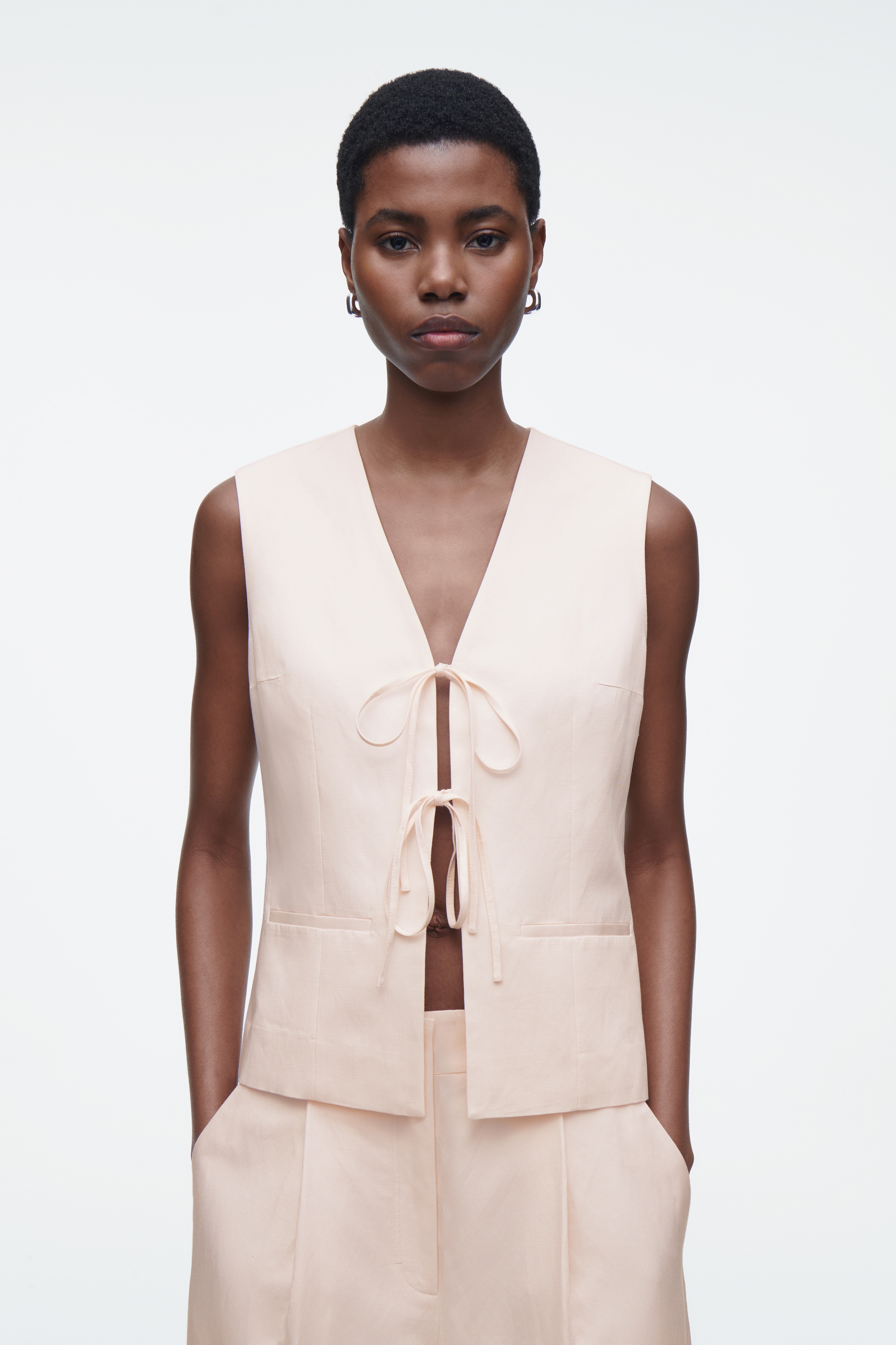 Visualizza immagine più grande: GILET IN MISTO LINO CON LACCETTI SUL DAVANTI - ROSA CHIARO - DONNA | H&M IT 1