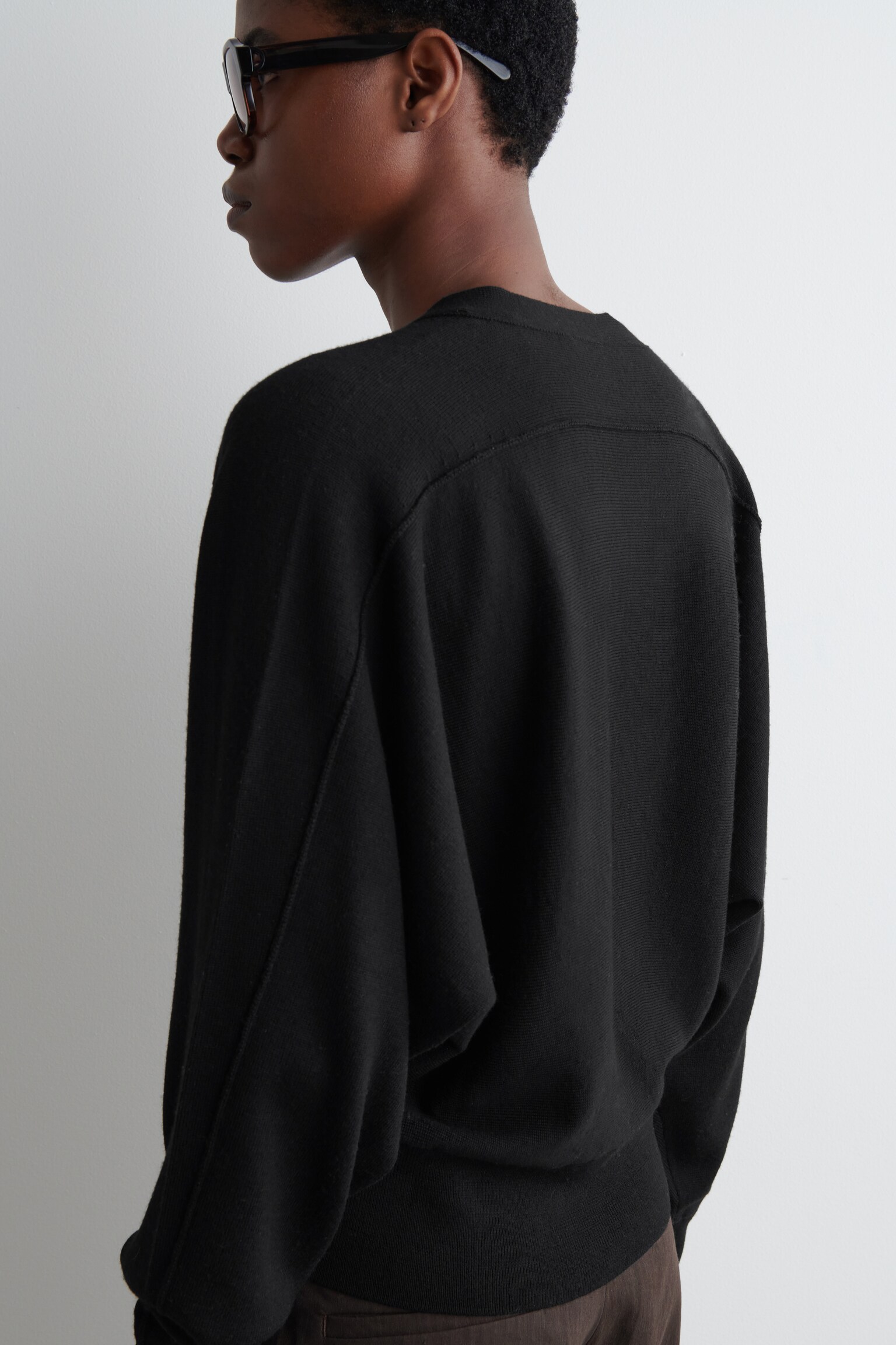 CÁRDIGAN DE LANA MERINO CON MANGA MURCIÉLAGO - NEGRO - 4