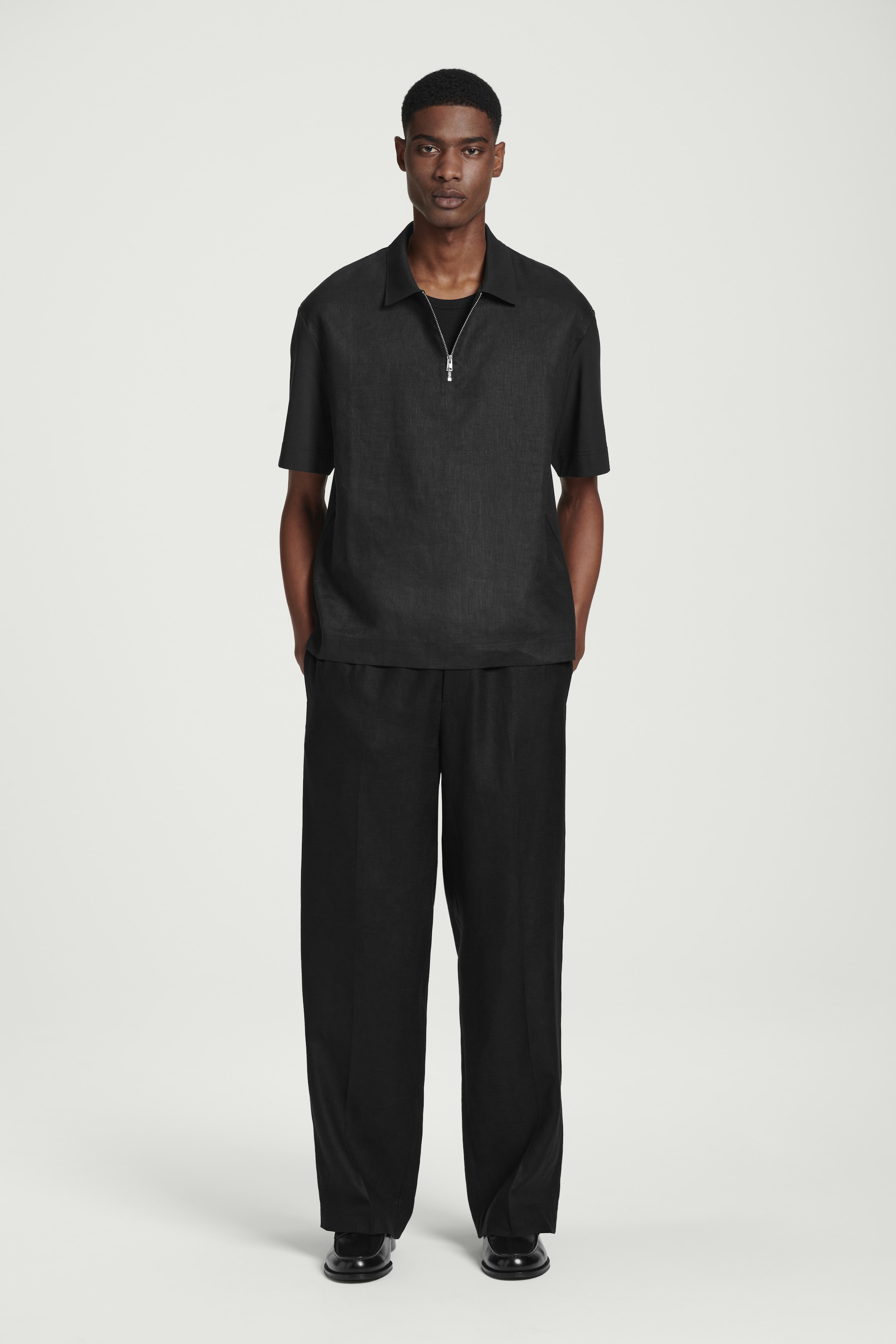 View larger image: CONTRAST-PANEL LINEN HALF-ZIP POLO SHIRT - BLACK - Men | H&M GB 5