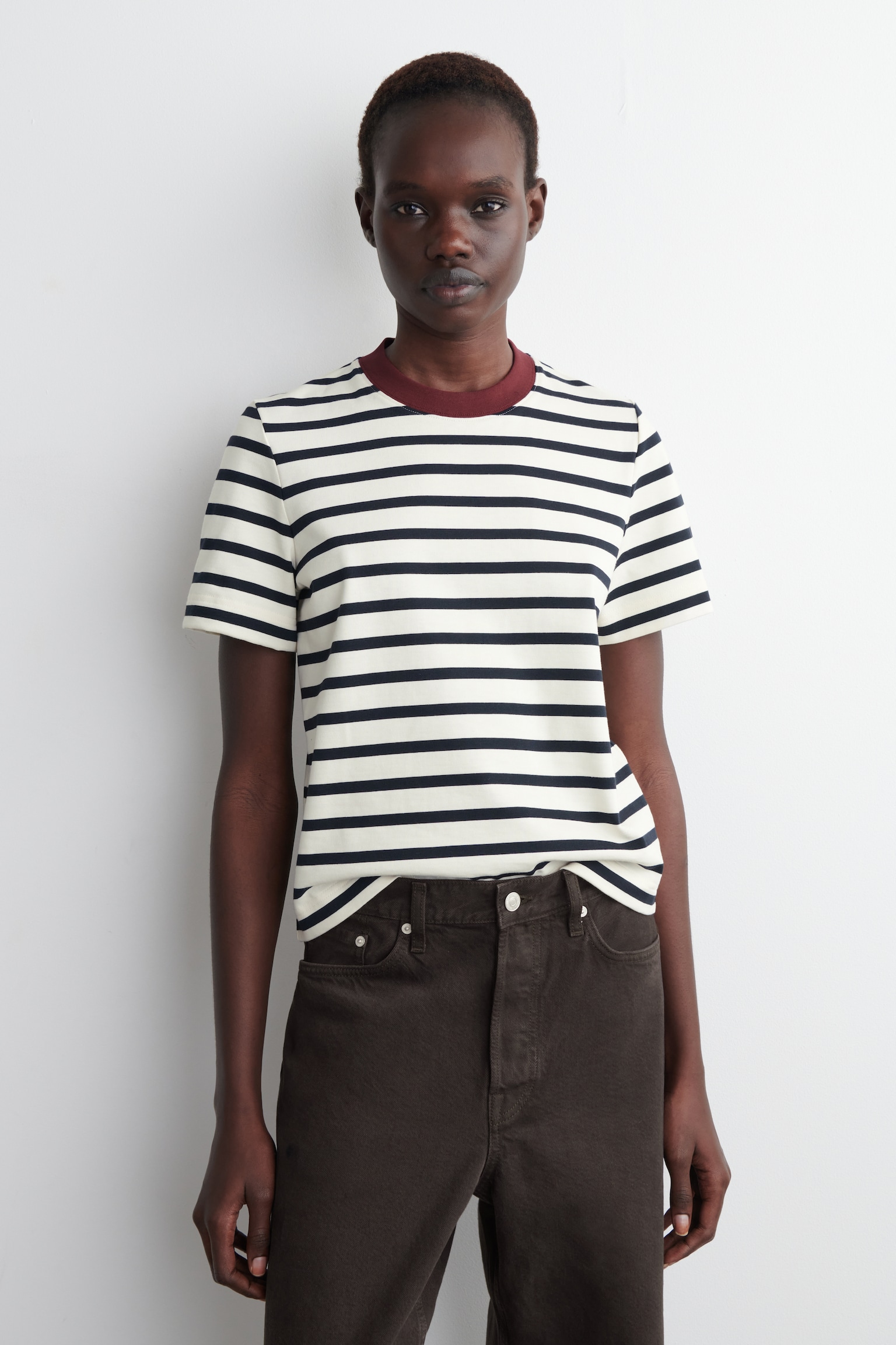T-SHIRT LINEARE DAL TAGLIO REGOLARE - BIANCO / NERO / RIGHE/BIANCO/nero/BLU NAVY/BIANCO / BORDEAUX / RIGHE/ANTRACITE MÉLANGE/ROSA / BLU NAVY/BEIGE CHIARO/BIANCO / NERO/KAKI/ARANCIONE / BIANCO / RIGHE/GRIGIO MÉLANGE/BLU NAVY / BIANCO / RIGHE/BLU NAVY / RIGHE/BLU COBALTO/BLU / RIGHE/ROSSO/BLU/bianco sporco / nero/ROSA CHIARO/NERO / VERDE / RIGHE