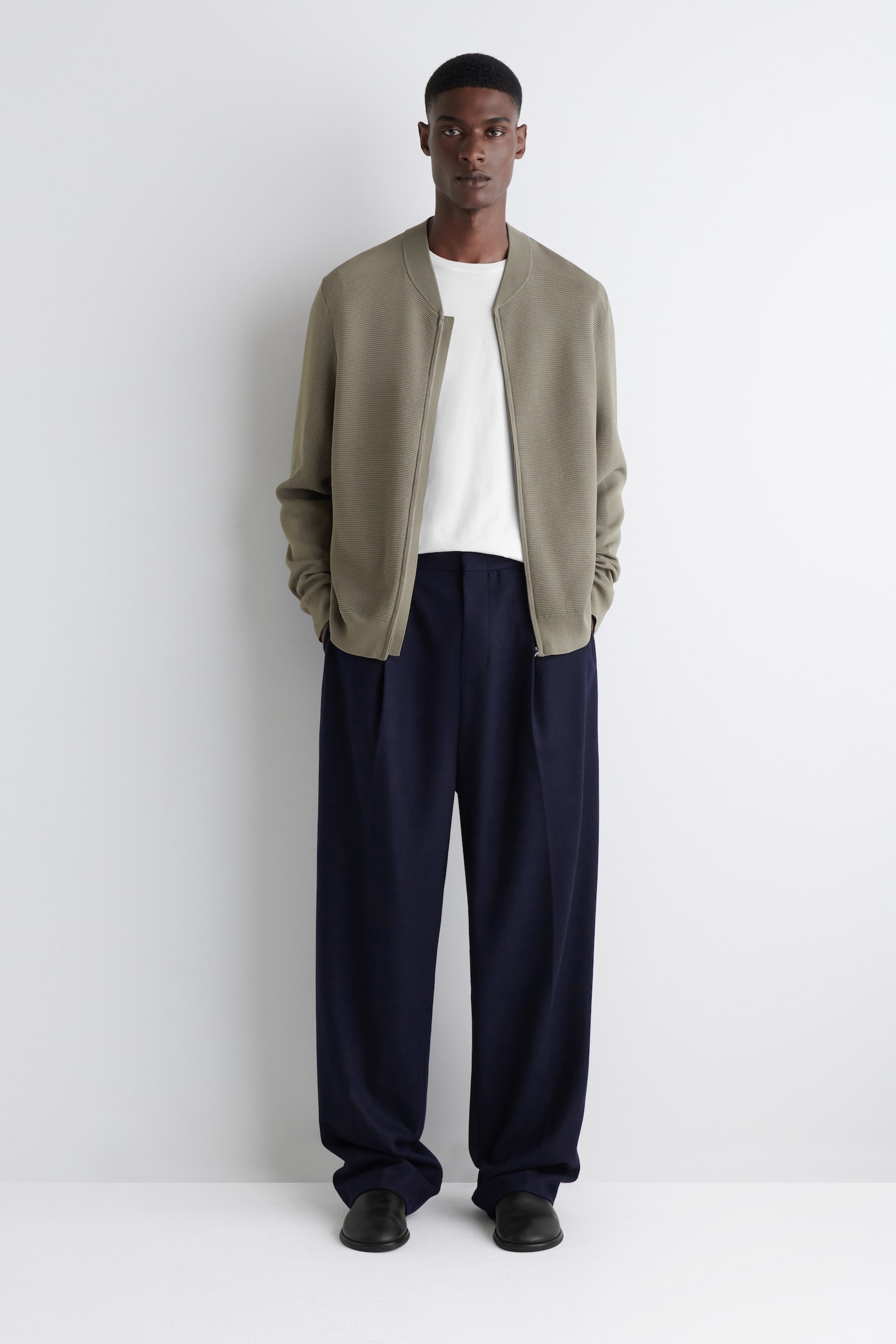TEXTURED KNITTED BOMBER JACKET - MUSHROOM/NAVY - 3