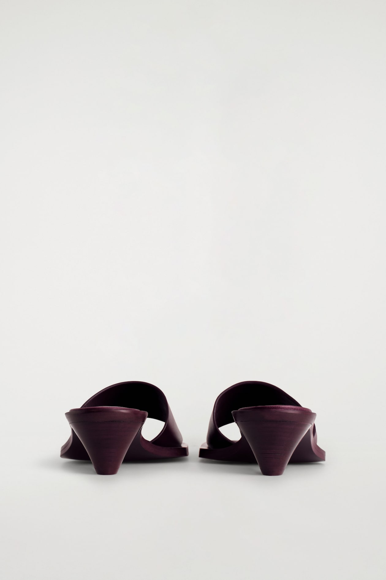 LEATHER KITTEN-HEEL MULES — BORDEAUX