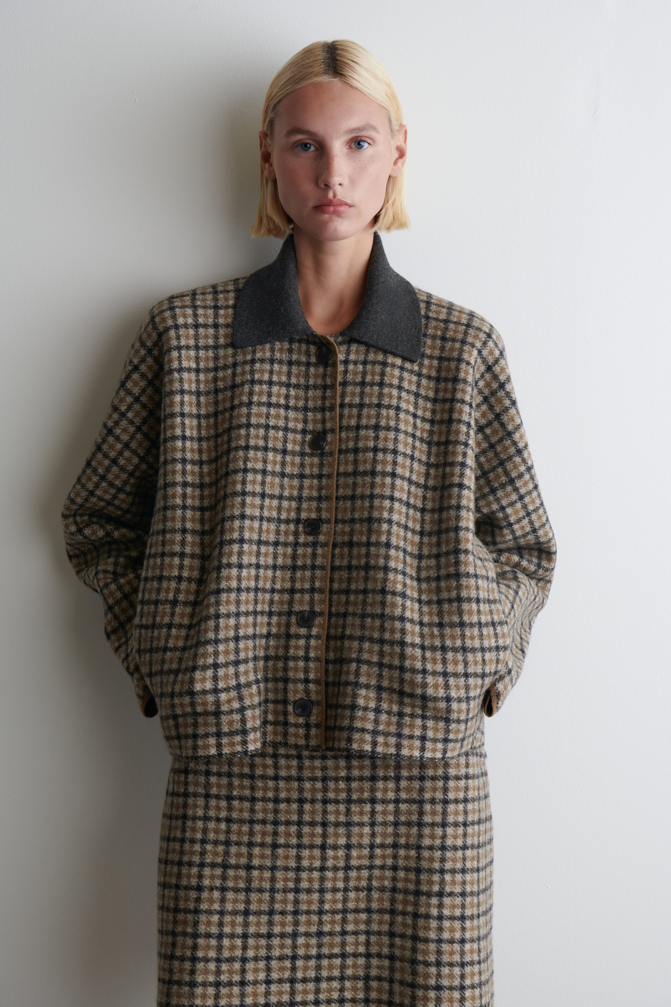SCULPTED MERINO WOOL SHORT JACKET - BEIGE / CHECKED | COS US