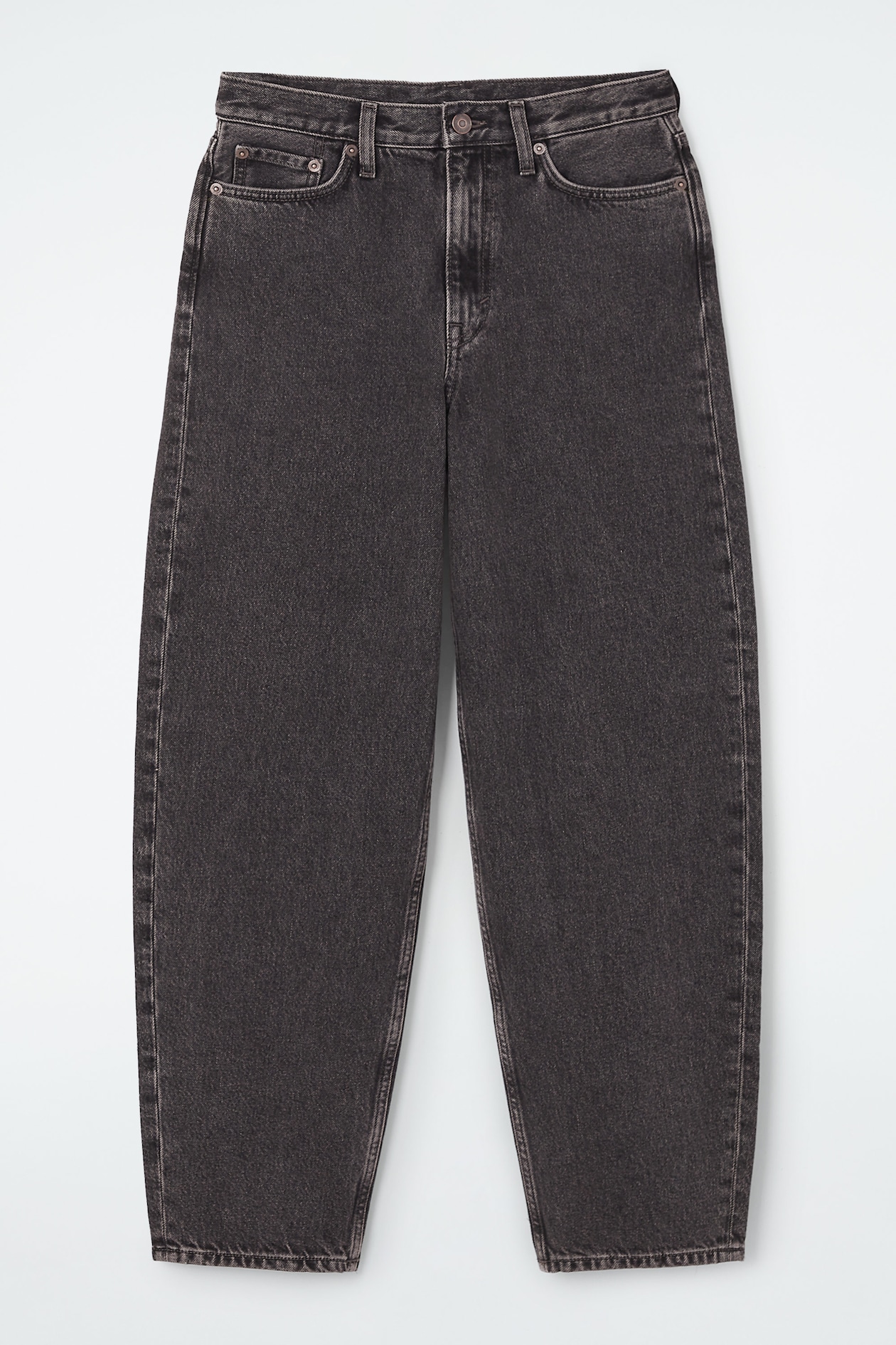 ARCH TAPERED JEANS — BLACK