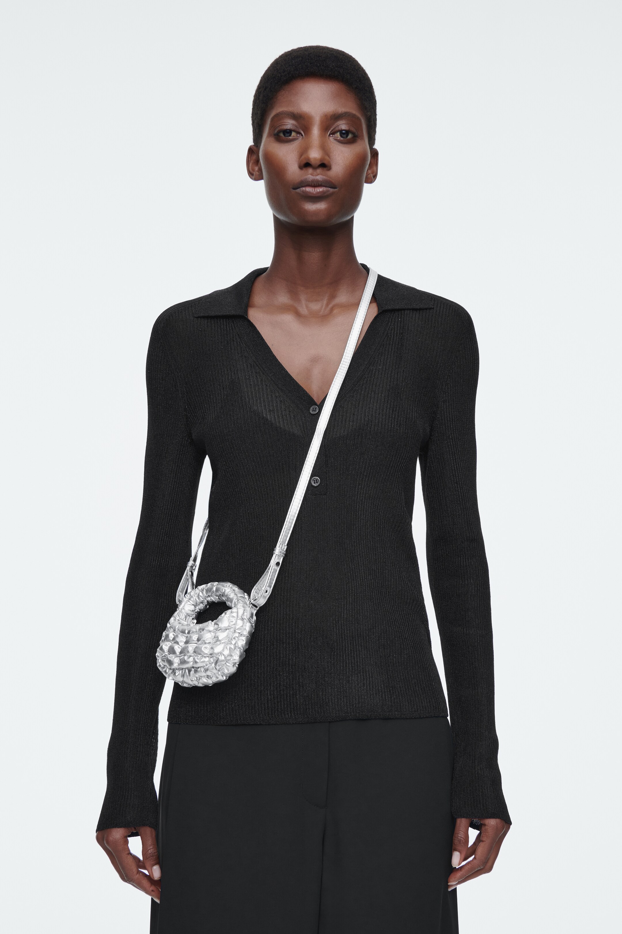 Größeres Bild ansehen: GESTEPPTE MINI-UMHÄNGETASCHE - SILBER - Ladies | H&M DE 2