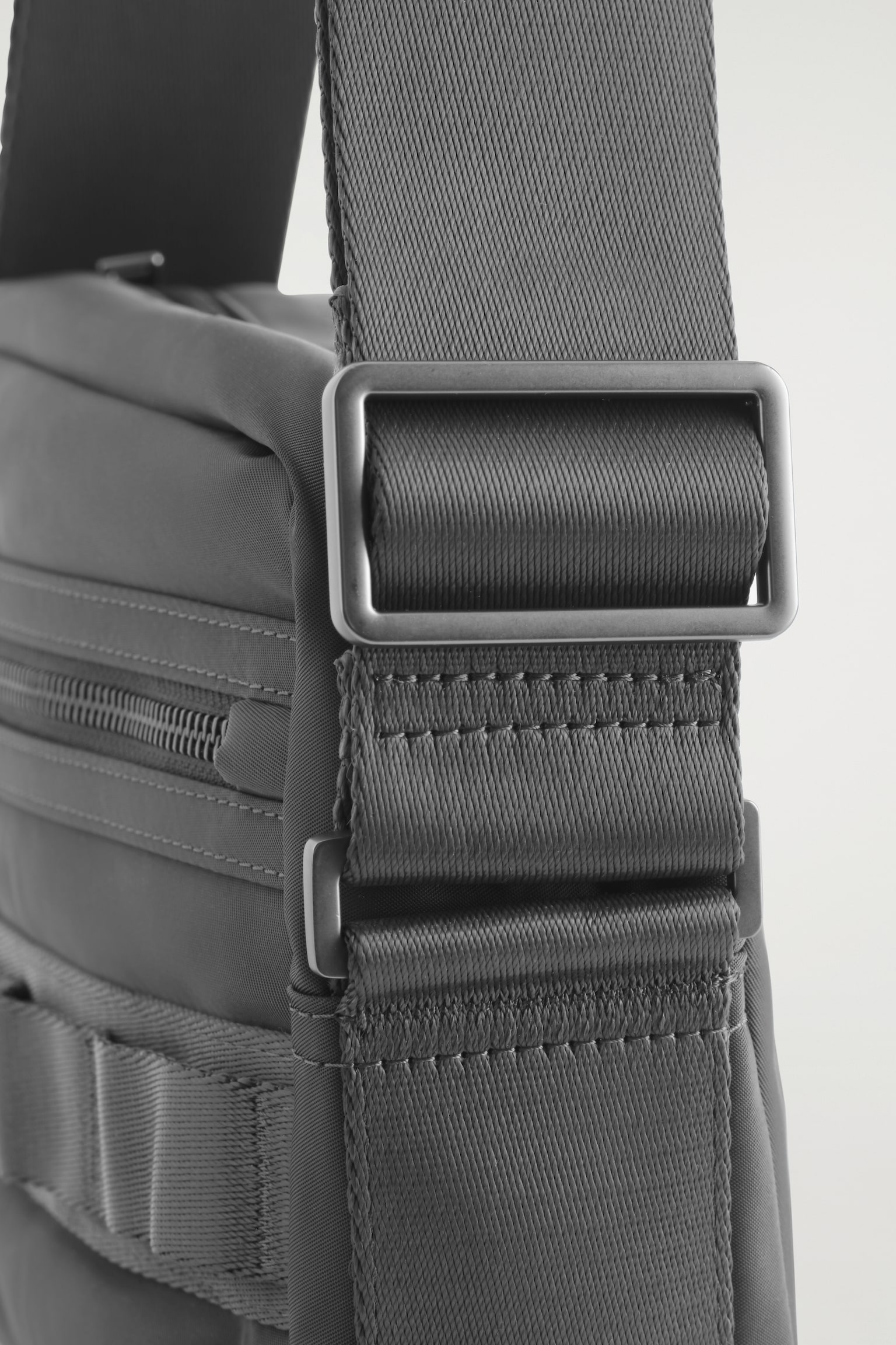 NYLONOWA TORBA „TRANSIT” TYPU CROSSBODY - SZARY/GRANATOWY - 4