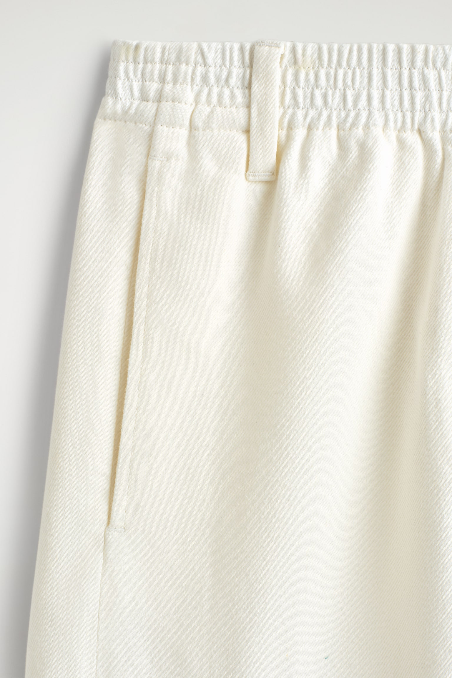 HOSE AUS DENIM MIT WEITEM BEIN UND EINSÄTZEN-WEISS - 4