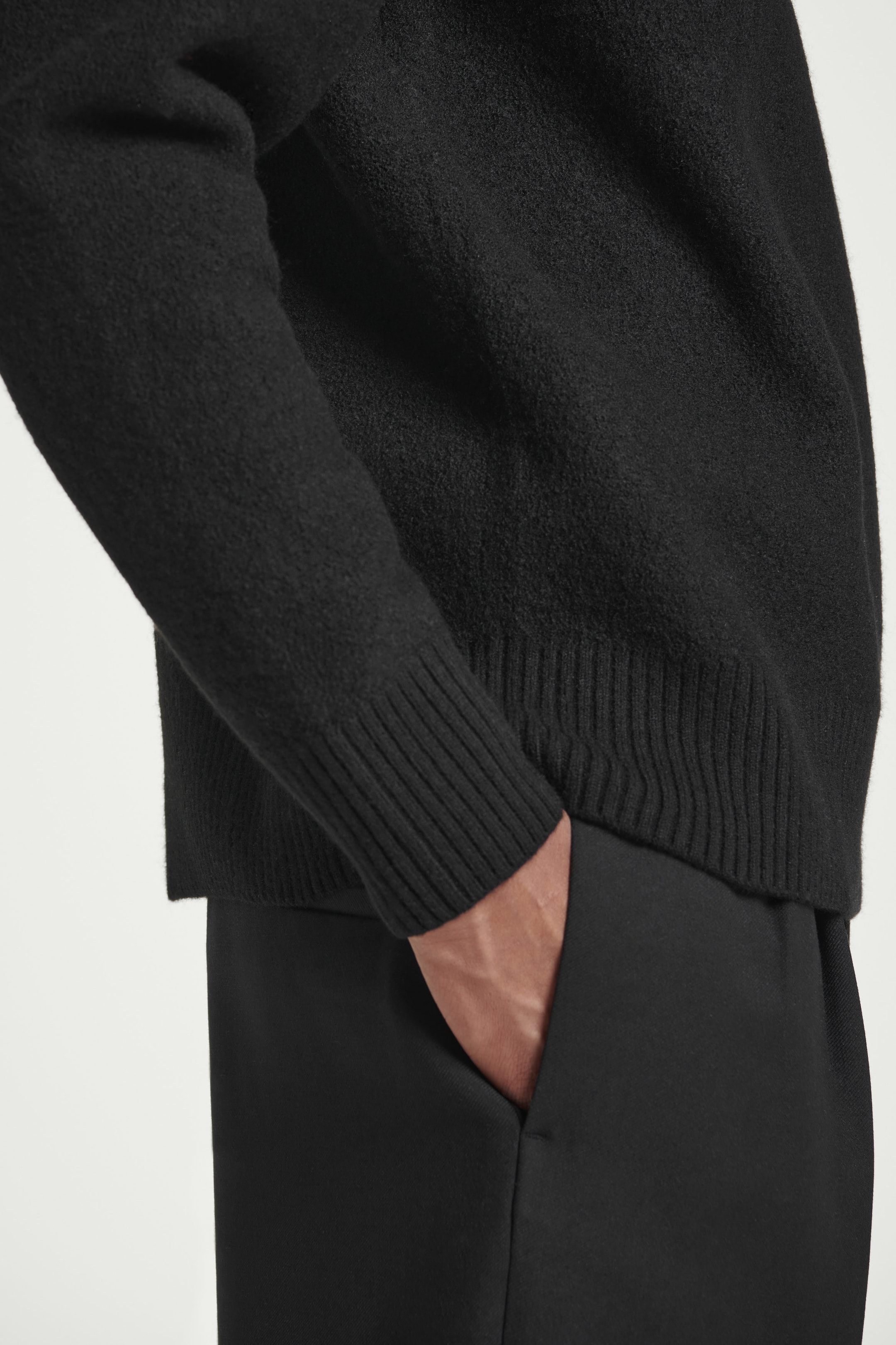 LEATHERDETAIL MERINO WOOL HALFZIP JUMPER
