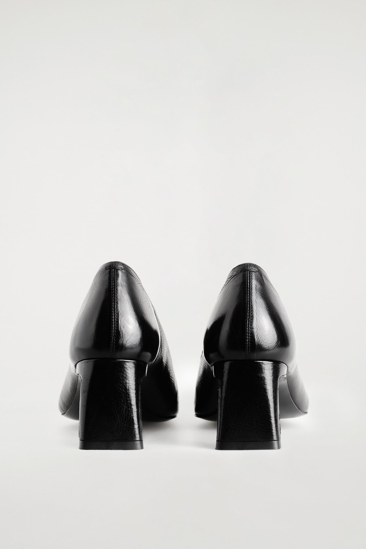 ANGULAR LEATHER HEELED LOAFERS — BLACK