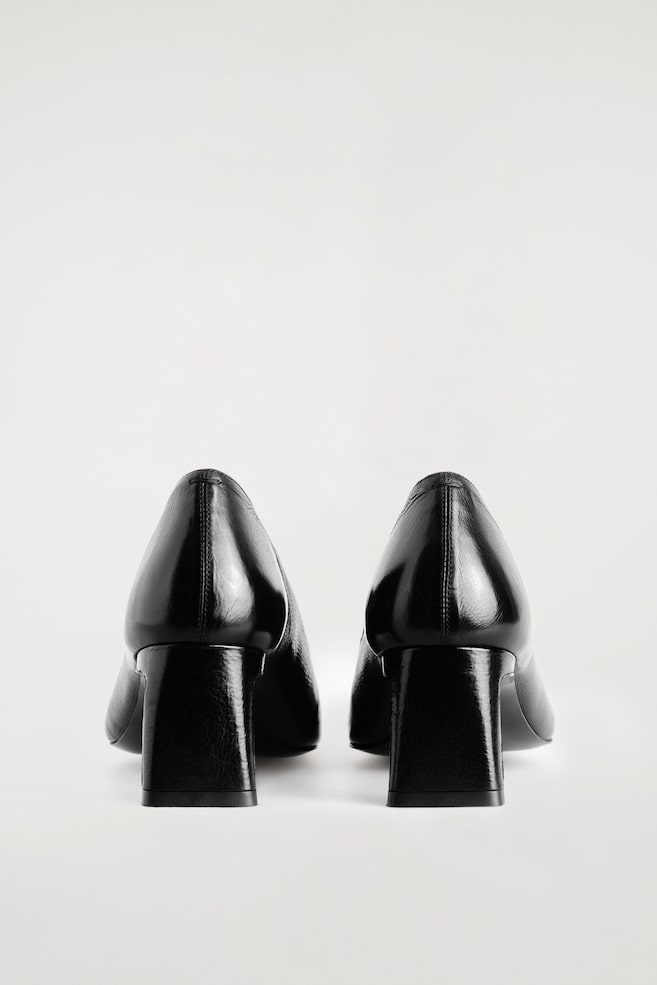 ANGULAR LEATHER HEELED LOAFERS — BLACK