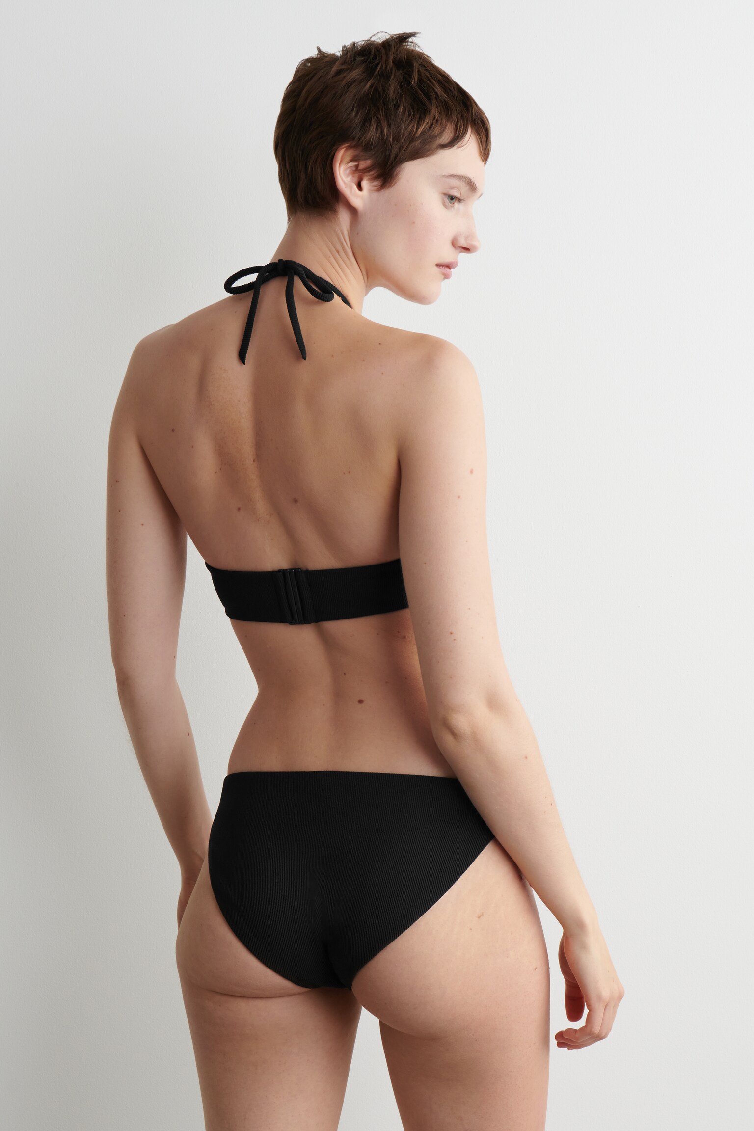 TOP DE BIKINI DE CANALÉ CON CUELLO HALTER - NEGRO - 4