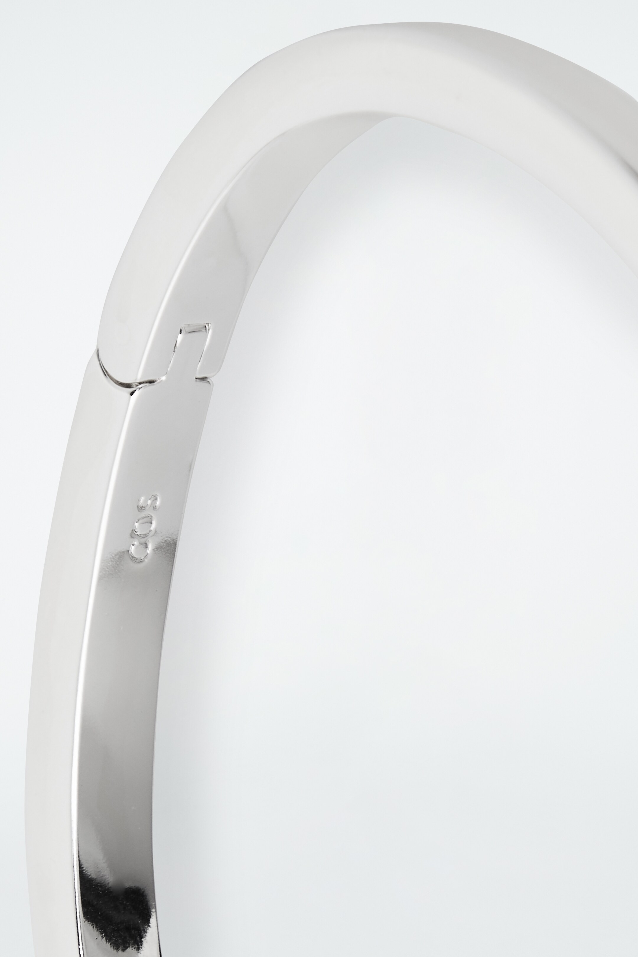 Ingrandisci l'immagine: SCULPTURAL PYRAMID BANGLE - SILVER - DONNA | H&M CH 2