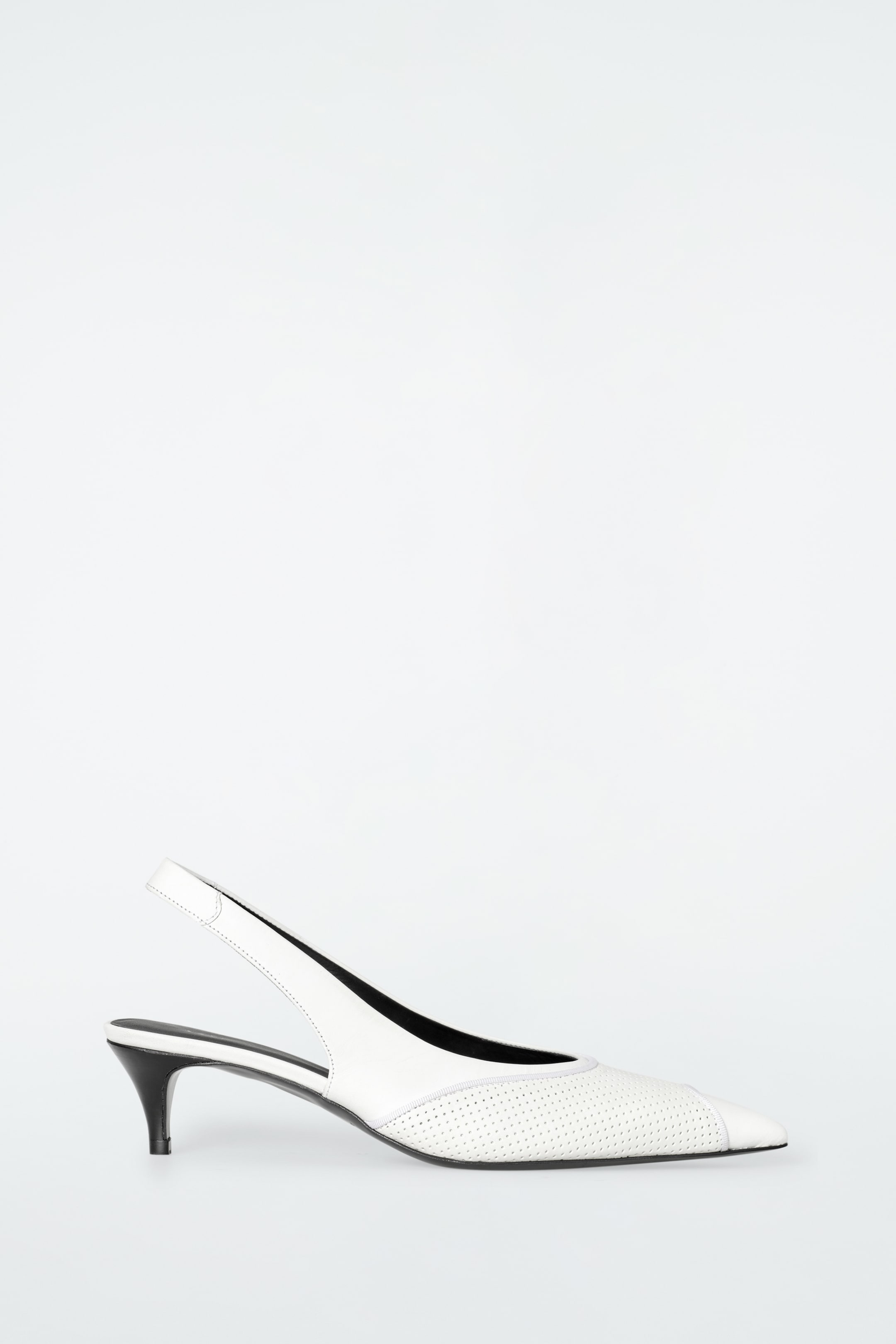 Visualizza immagine più grande: SLINGBACK CON KITTEN HEEL IN PELLE PERFORATA - BIANCO - DONNA | H&M IT 4