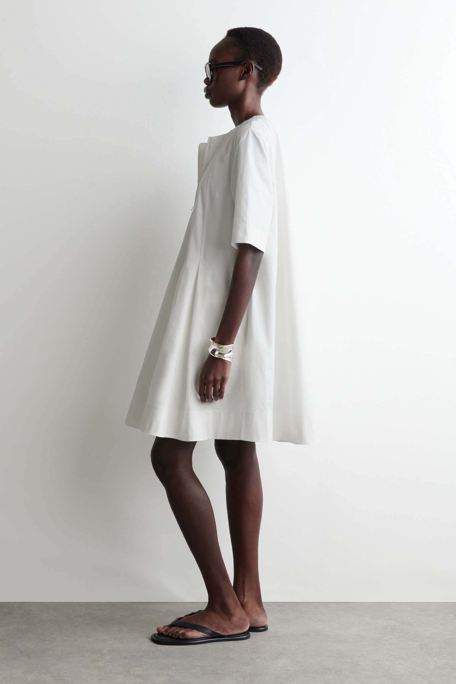 ROBE COURTE PLISSÉE ET ZIPPÉE EN COTON - BLANC/BRUN FONCÉ/BRUN - 6