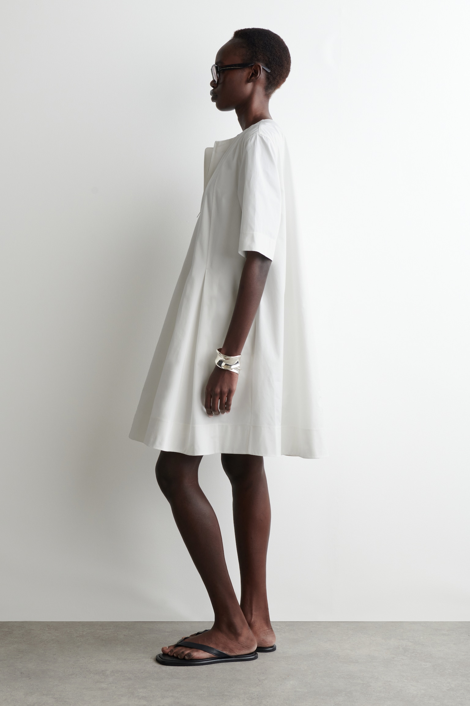 ROBE COURTE PLISSÉE ET ZIPPÉE EN COTON - BLANC/BRUN FONCÉ/BRUN - 6