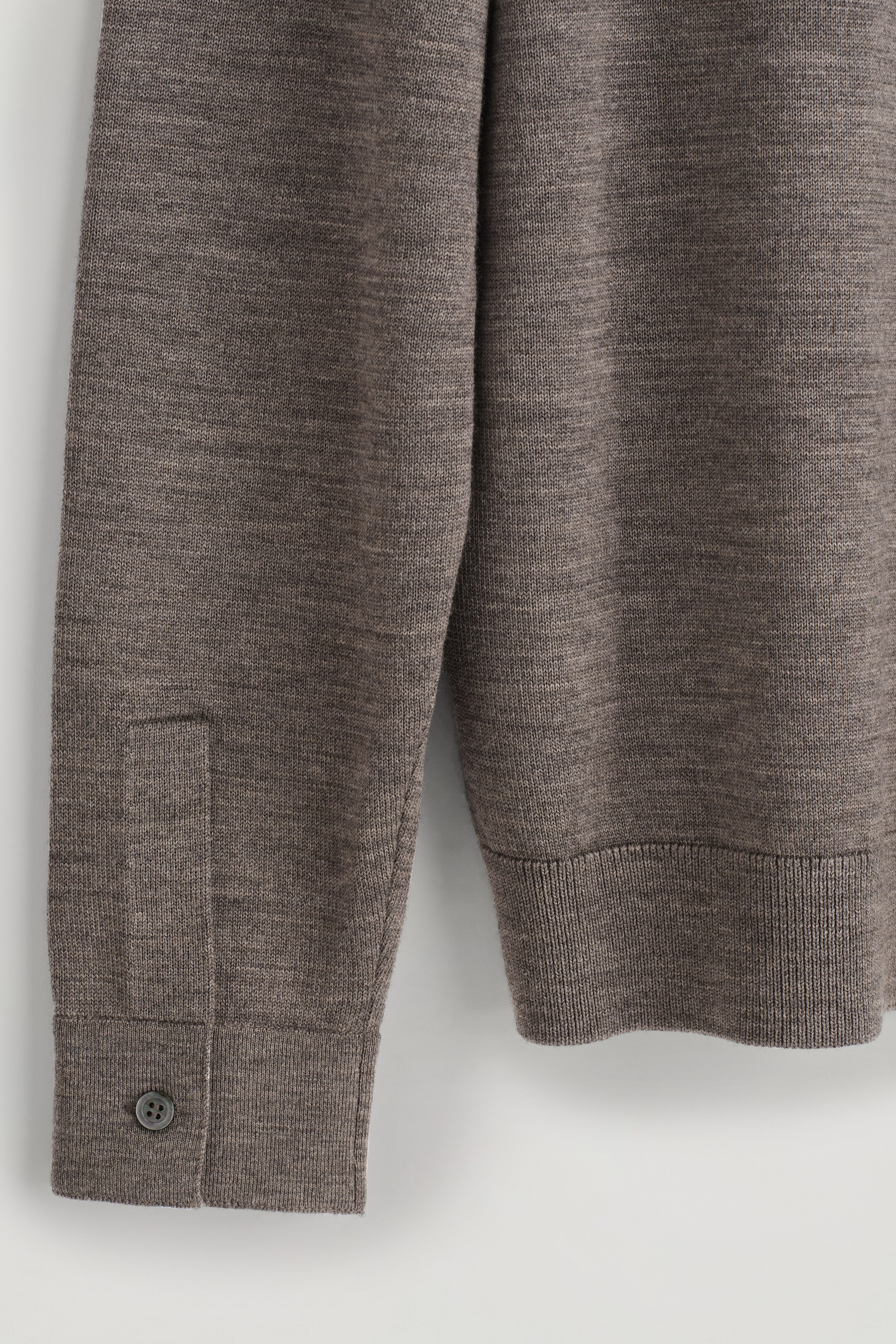 Grotere afbeelding bekijken: GEBREIDE MERINO WOL POLOSHIRT - BEIGE MÉLANGE - HEREN | H&M BE 7