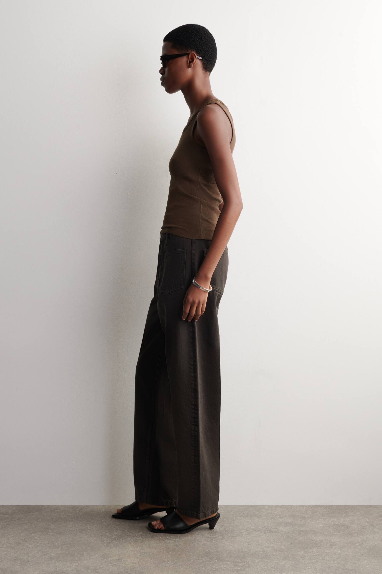 JEANS A GAMBA DRITTA CON TASCHE APPLICATE - MARRONE/GIALLO BURRO - 4