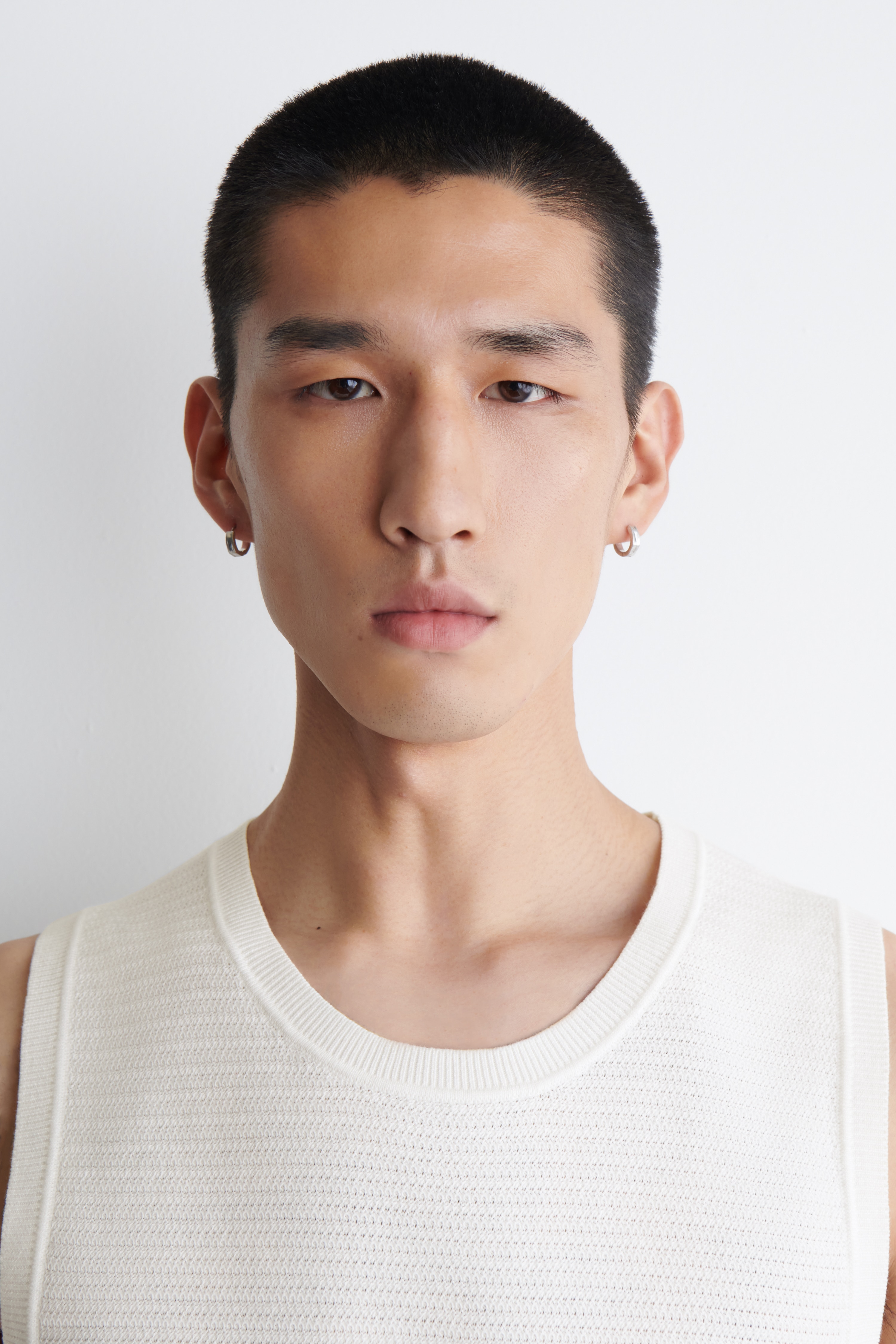 KLEINE GEHÄMMERTE CREOLEN - SILBER/Gold