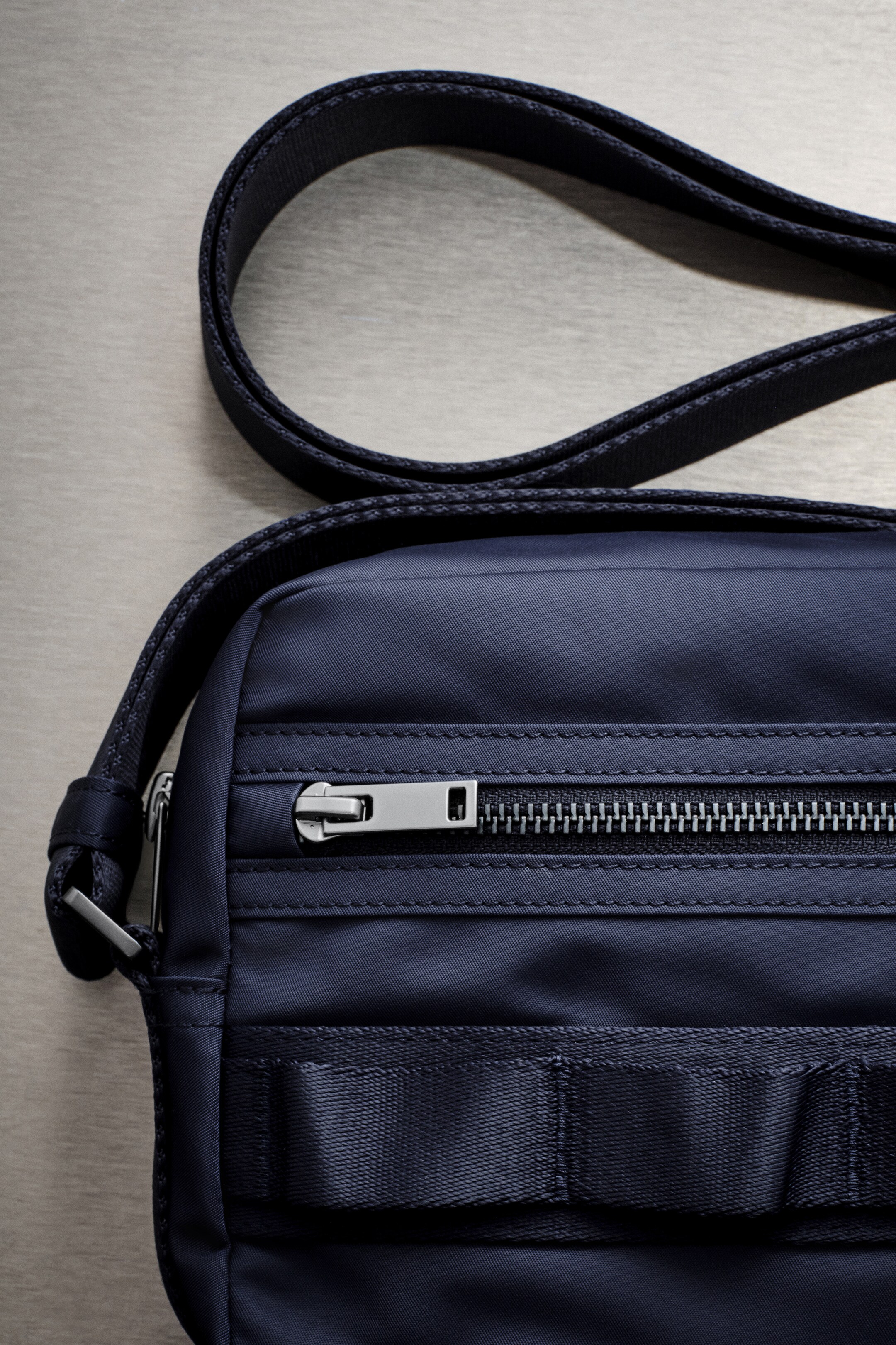 Größeres Bild anzeigen: TRANSIT UMHÄNGETASCHE - NYLON - NAVYBLAU - Men | H&M AT 4