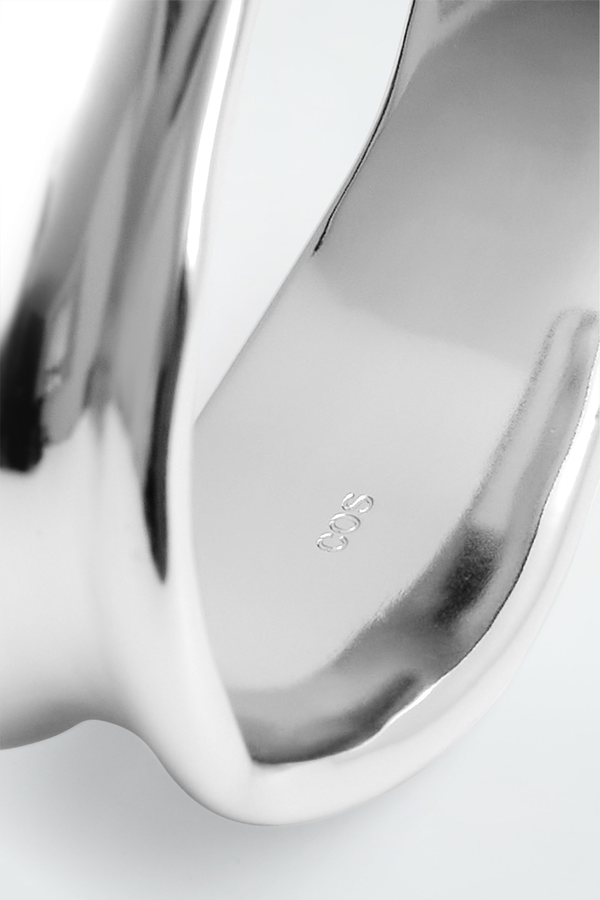 SLIM SCULPTED CUFF - SILVER | COS US