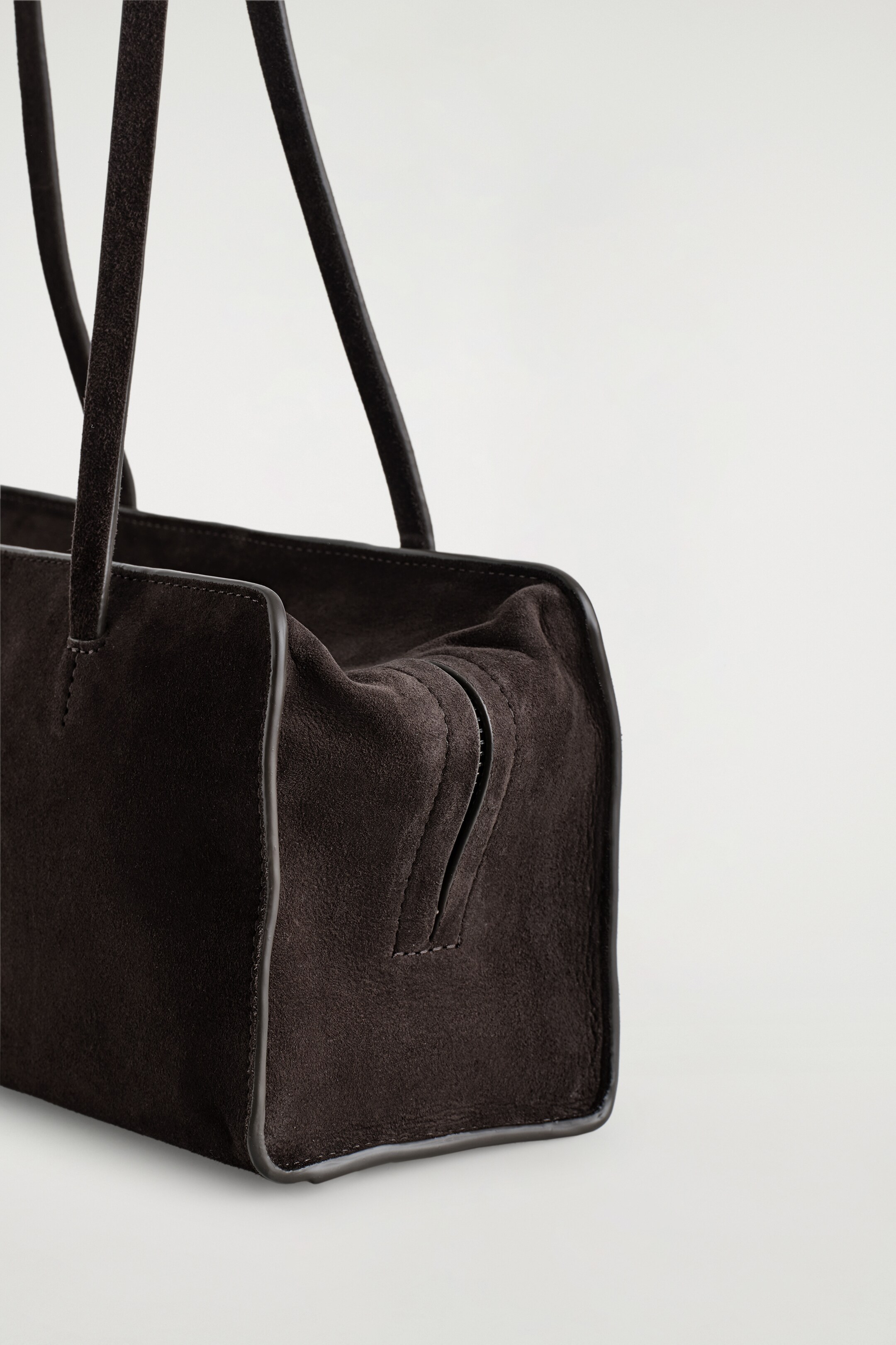 הצגת תמונה גדולה יותר: תיק בולינג מיני מארה - זמש - חום כהה - Ladies | H&M IL 6