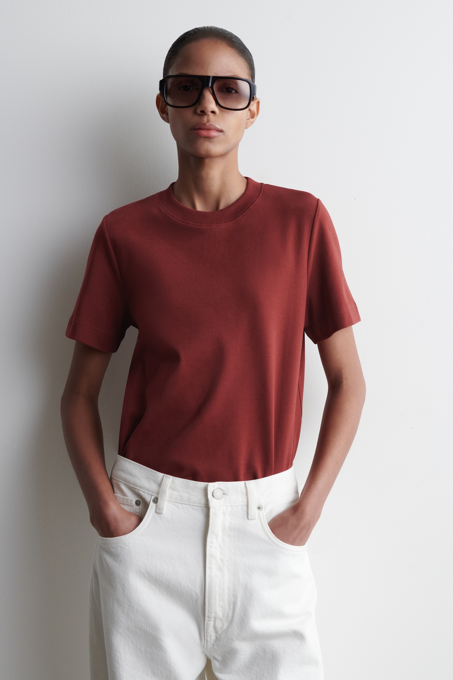 CAMISETA DE CORTE LIMPIO REGULAR FIT - ROJO OSCURO/BLANCO/BURDEOS/RAYAS/AZUL MARINO / A RAYAS/AZUL MARINO/BEIGE CLARO/GRIS JASPEADO/Negro/GRIS MARENGO JASPEADO/ROSA / AZUL MARINO/AZUL MARINO/BLANCO/A RAYAS/BLANCO/NEGRO/NARANJA/BLANCO/RAYAS/CAQUI/BLANCO/AZUL COBALTO/AZUL/RAYAS/ROSA CLARO/ROJO/Blanco roto/Negro/AZUL/NEGRO/VERDE/RAYAS