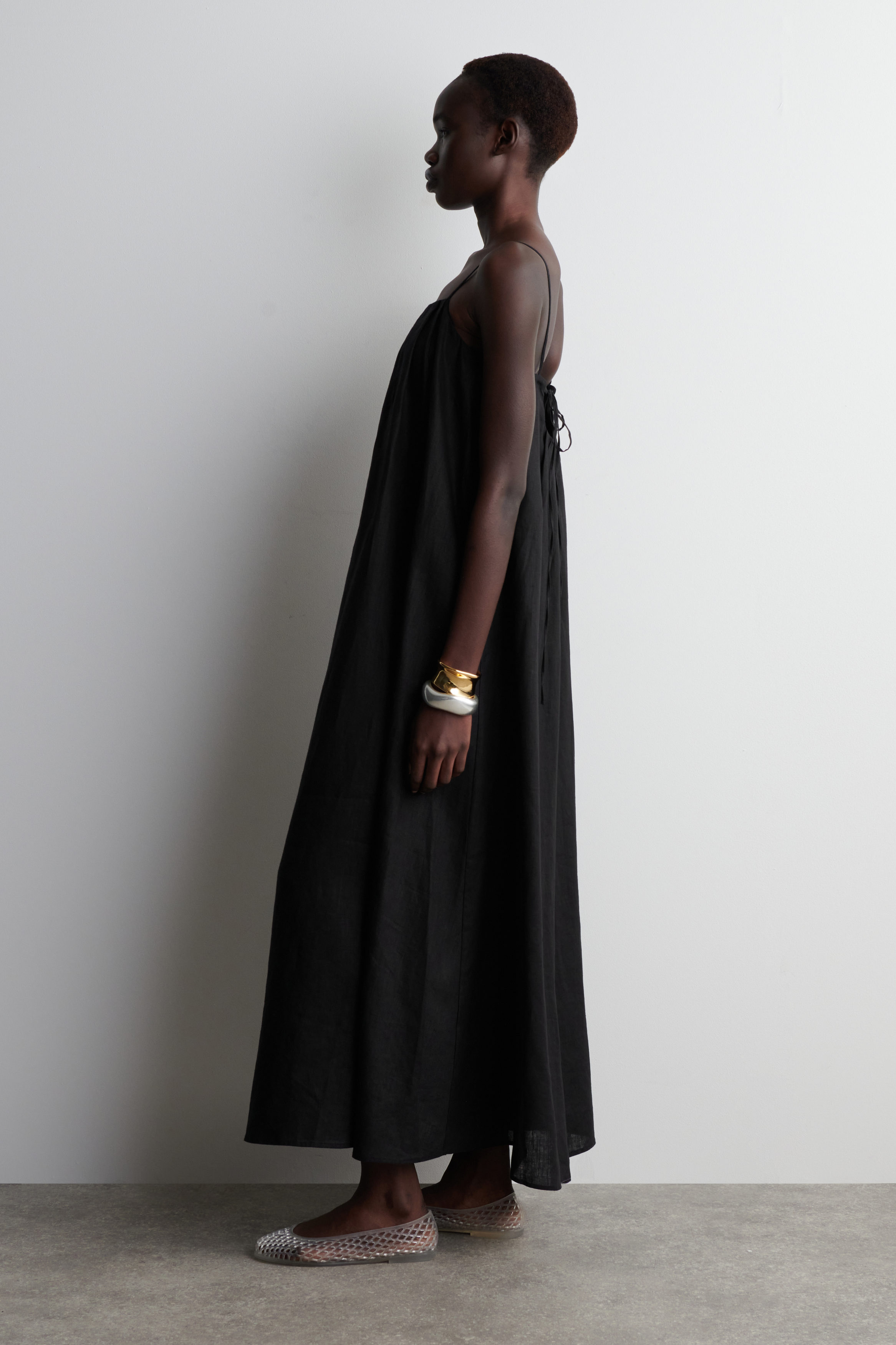 PLEATED LINEN MAXI DRESS - BLACK | COS US