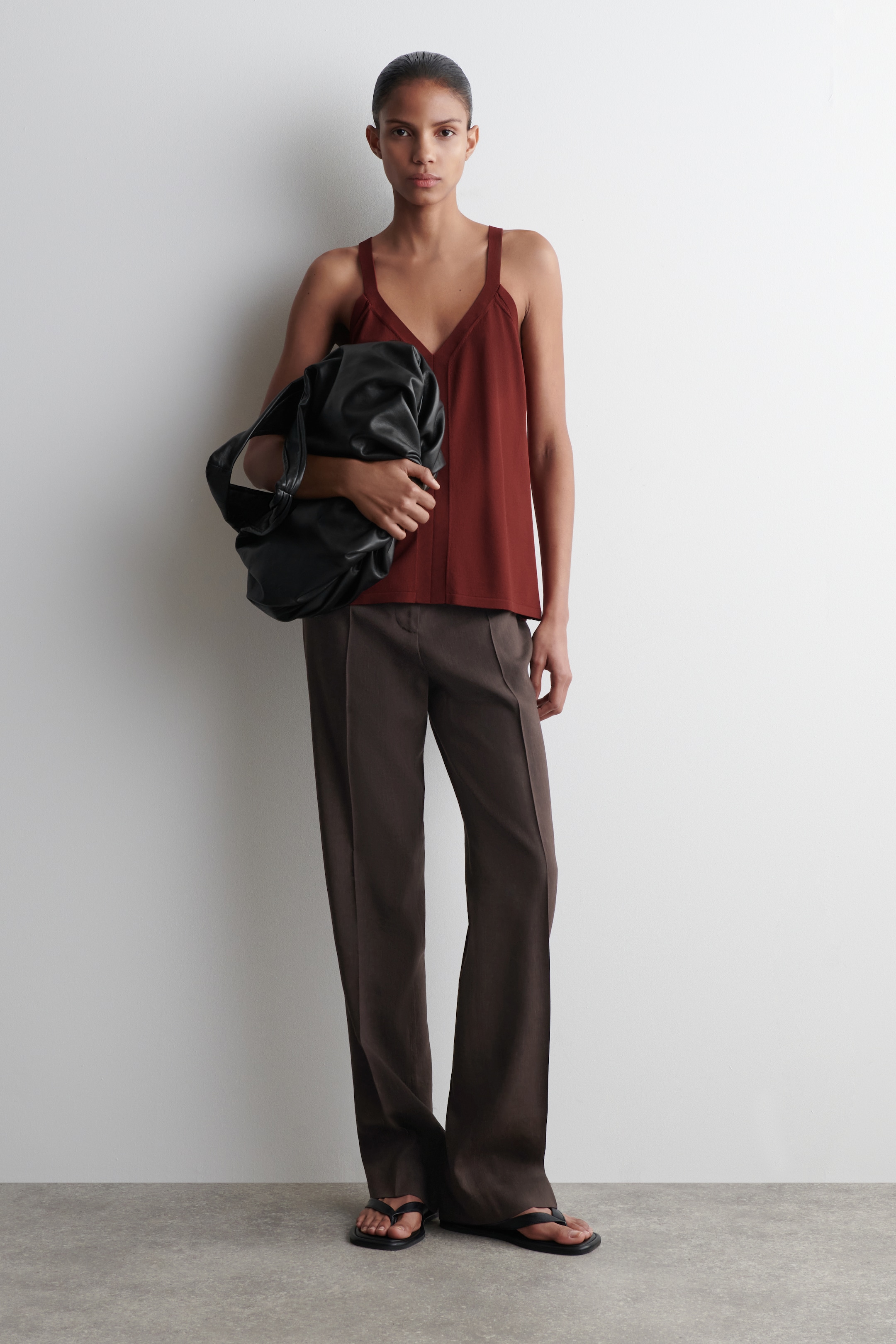 Grotere afbeelding bekijken: GEBREIDE V-HALS TANKTOP - Donkerrood - DAMES | H&M BE 2