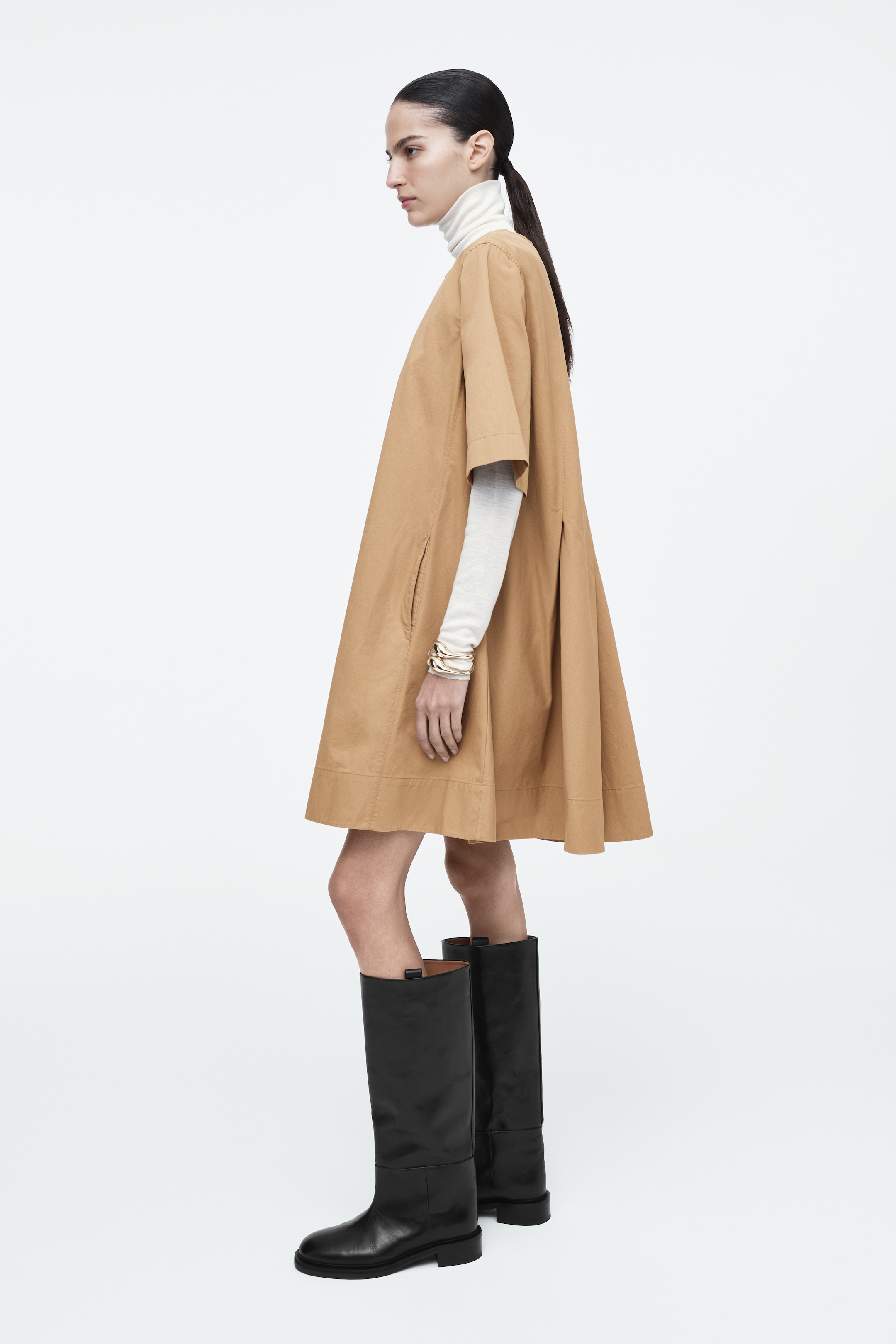 Grösseres Bild ansehen: MINIKLEID AUS BAUMWOLLE MIT FALTEN - BEIGE - DAMEN | H&M CH 3